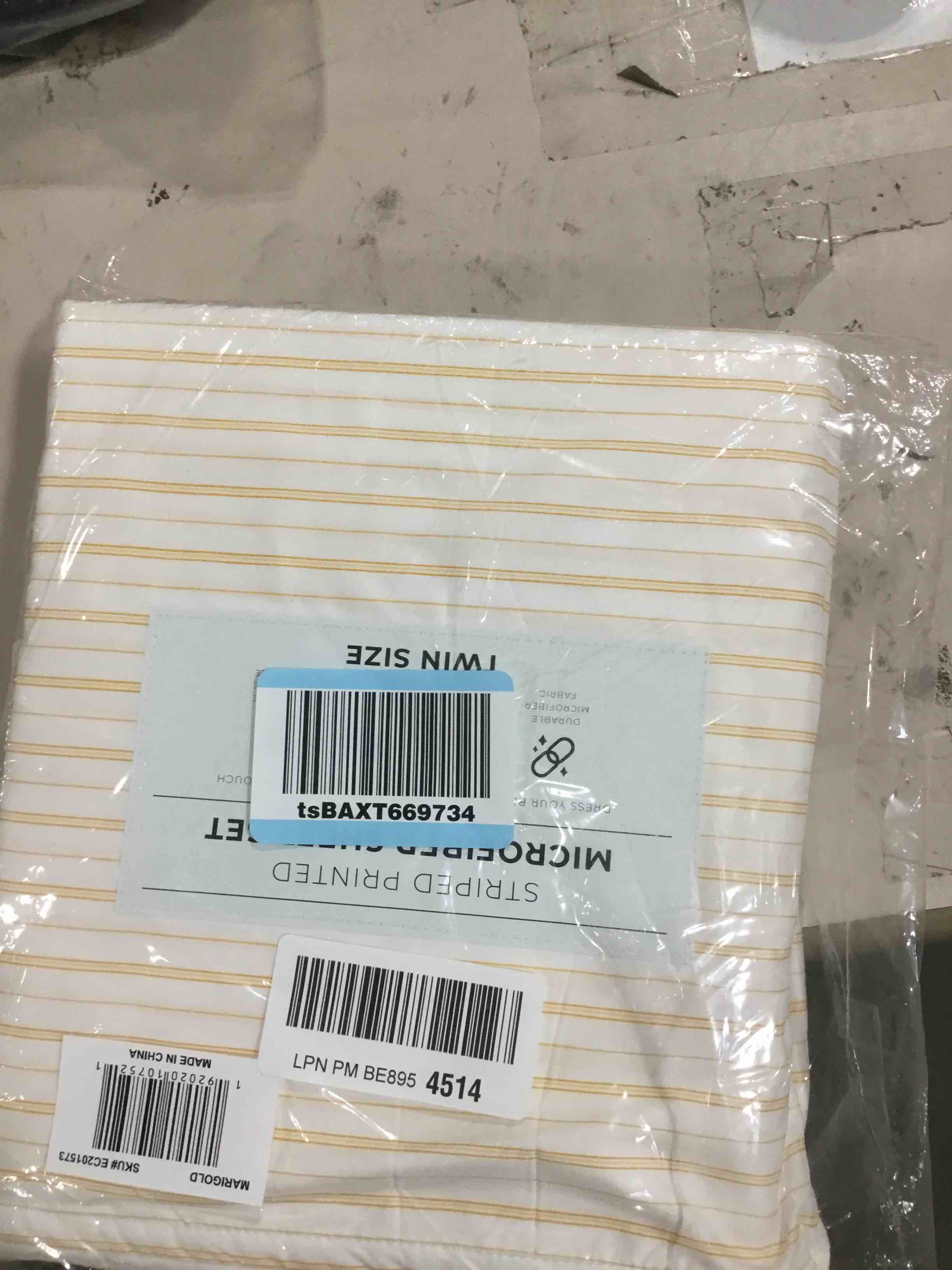 https://s3.amazonaws.com/lotting-images-prod/bidfta/RED6642983_1730211665423.jpeg