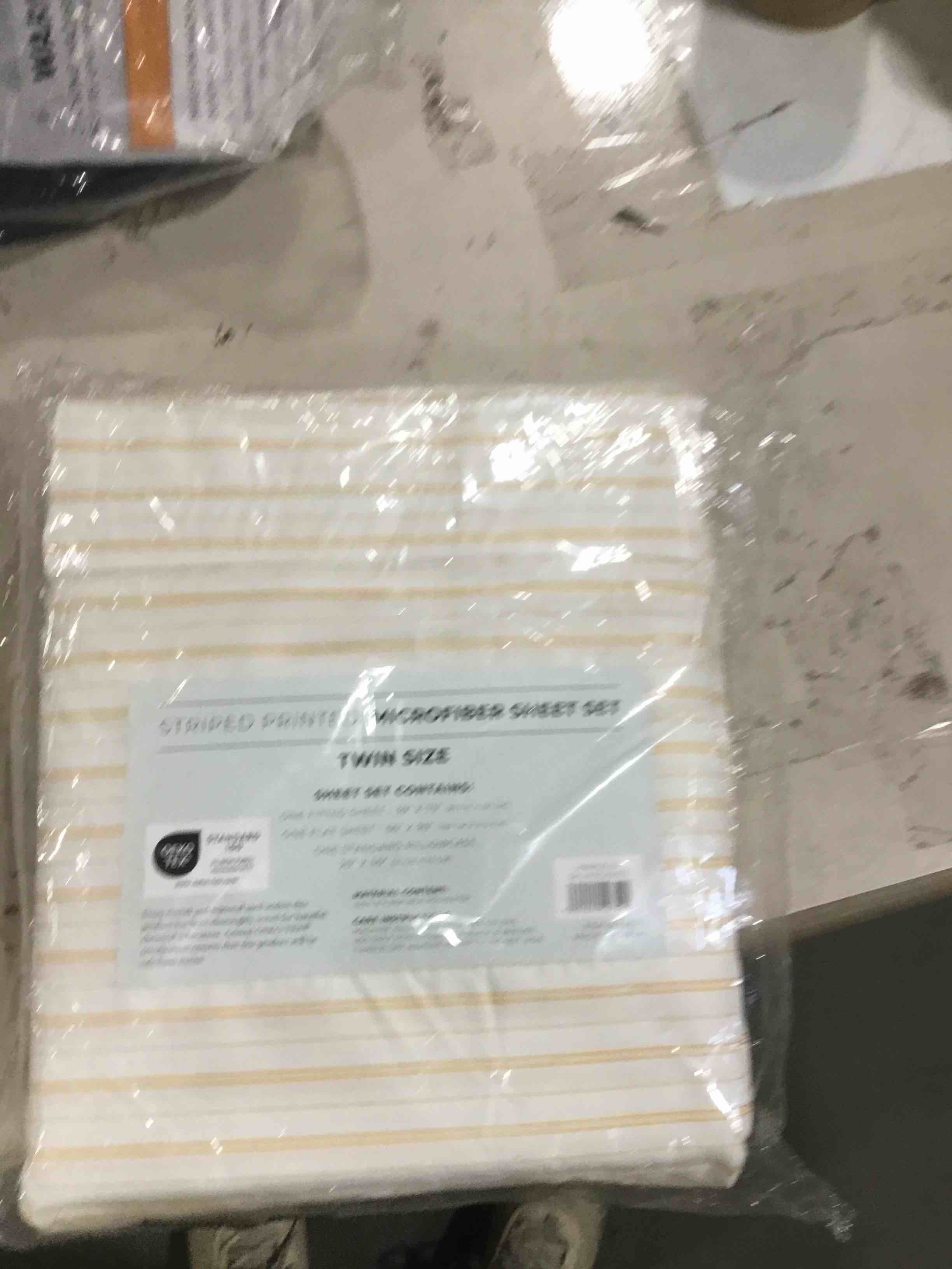 https://s3.amazonaws.com/lotting-images-prod/bidfta/RED6642983_1730211671966.jpeg
