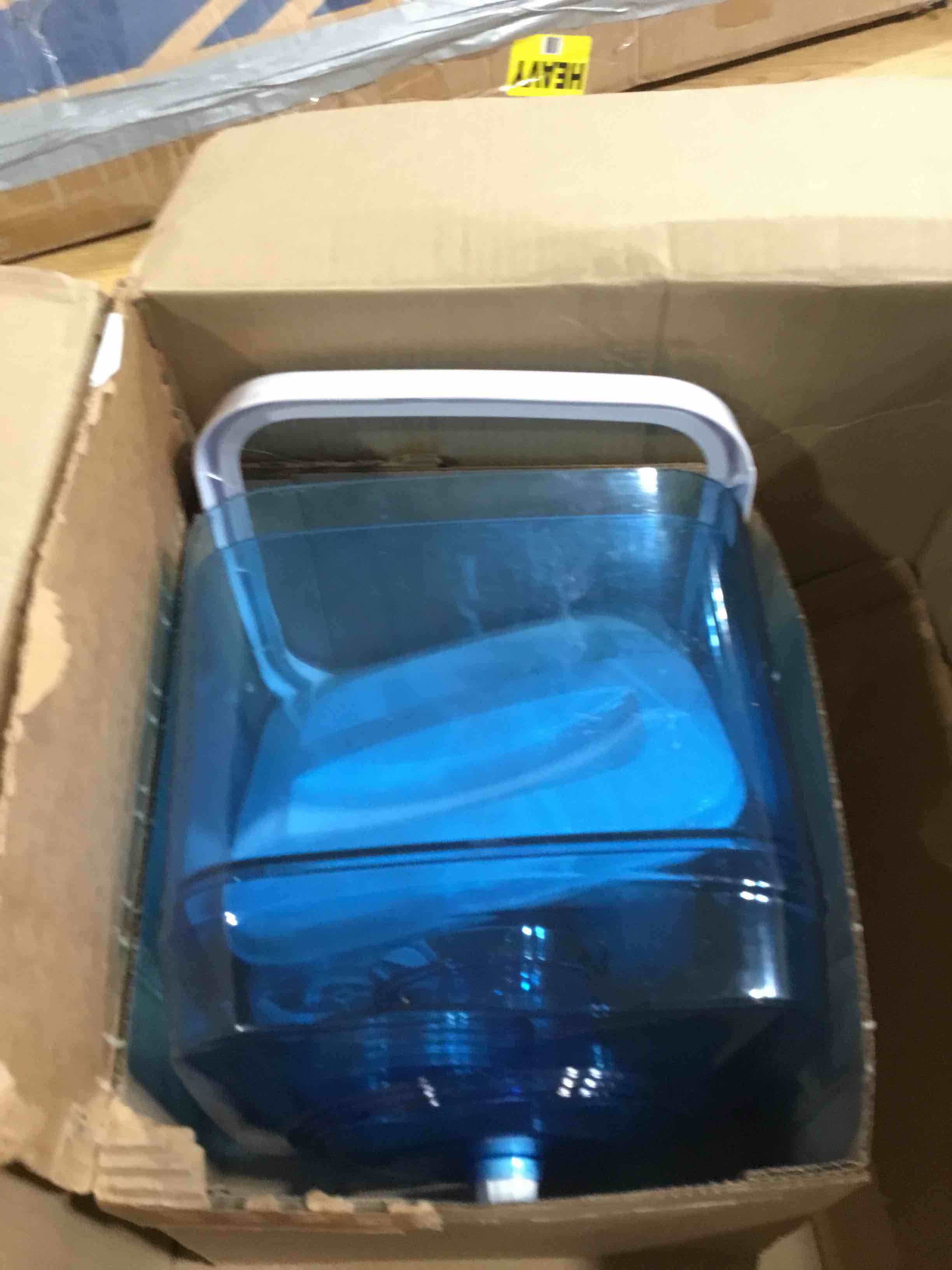 https://s3.amazonaws.com/lotting-images-prod/bidfta/RED6643069_1730302474202.jpeg
