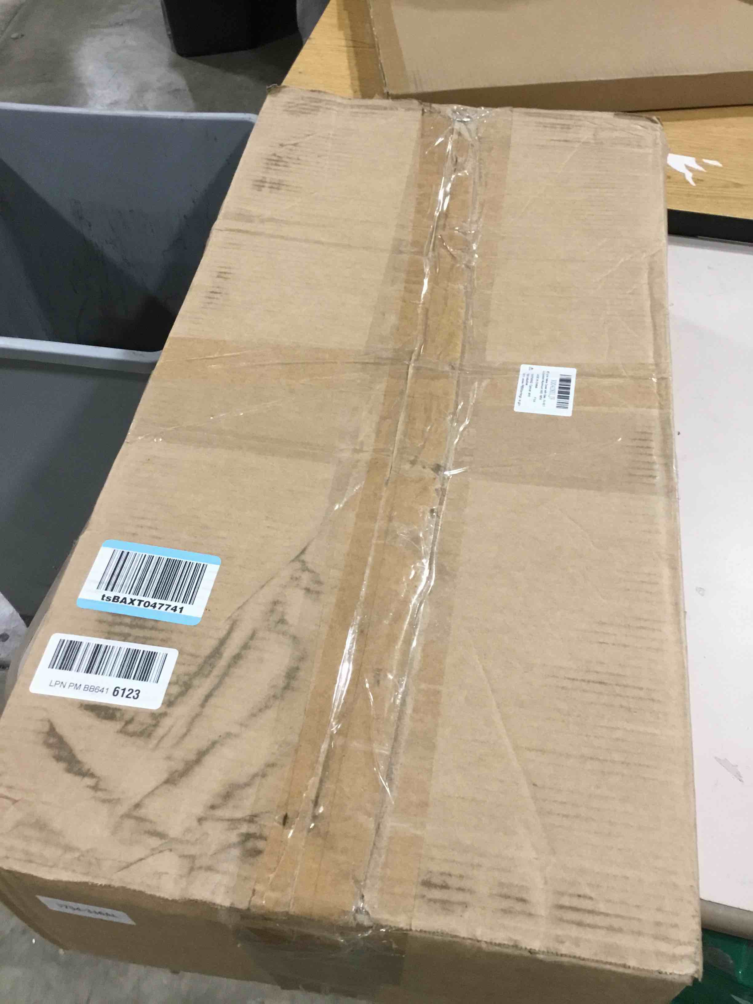 https://s3.amazonaws.com/lotting-images-prod/bidfta/RED6643124_1730375345526.jpeg