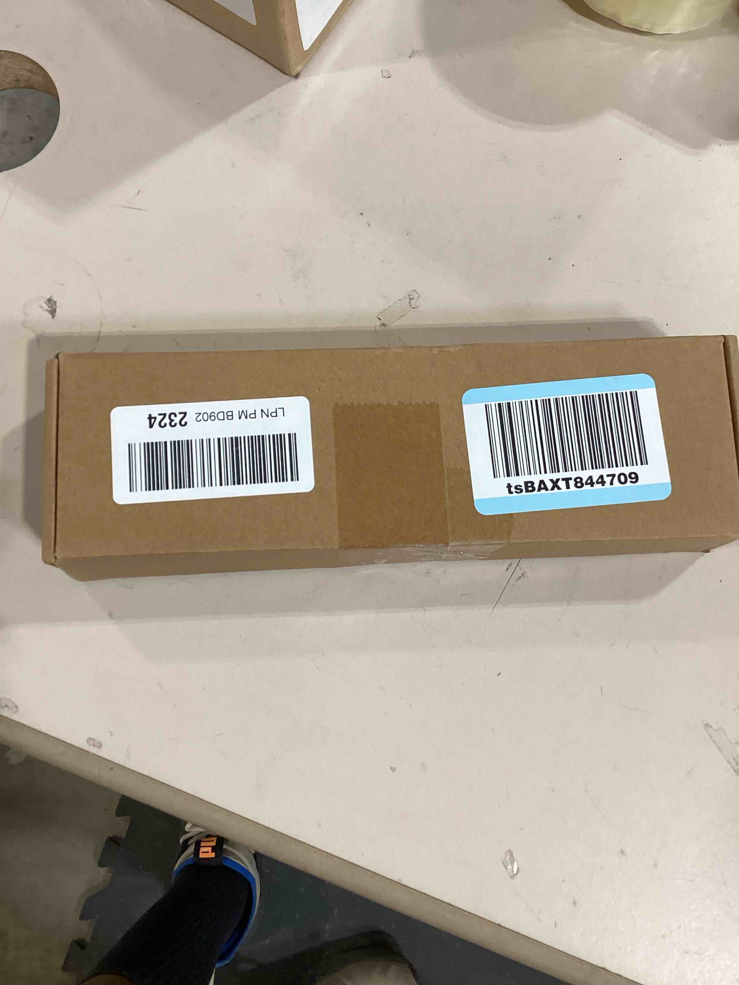 https://s3.amazonaws.com/lotting-images-prod/bidfta/RED6643324_1730835394134.jpeg