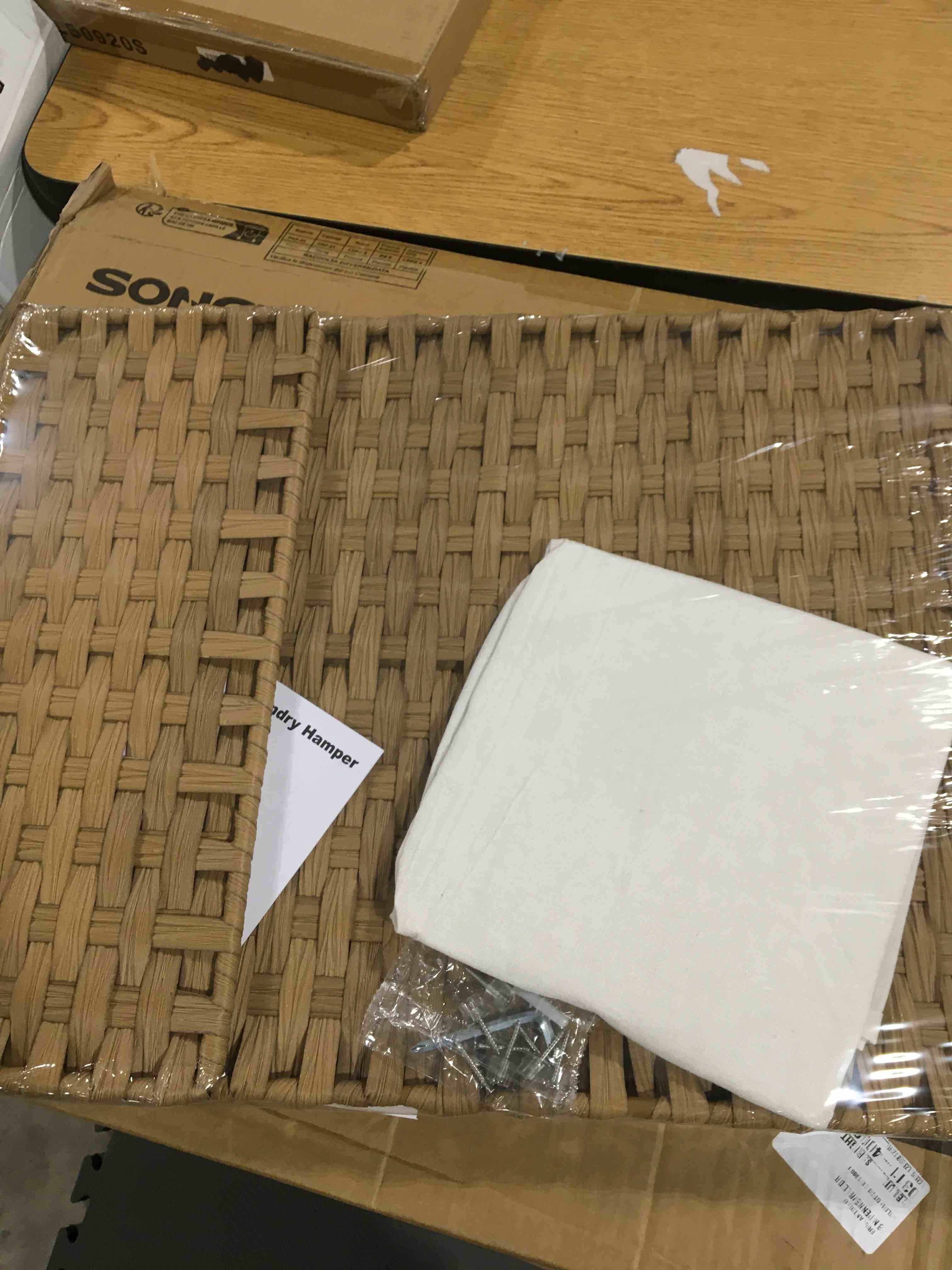 https://s3.amazonaws.com/lotting-images-prod/bidfta/RED6643447_1731328064240.jpeg
