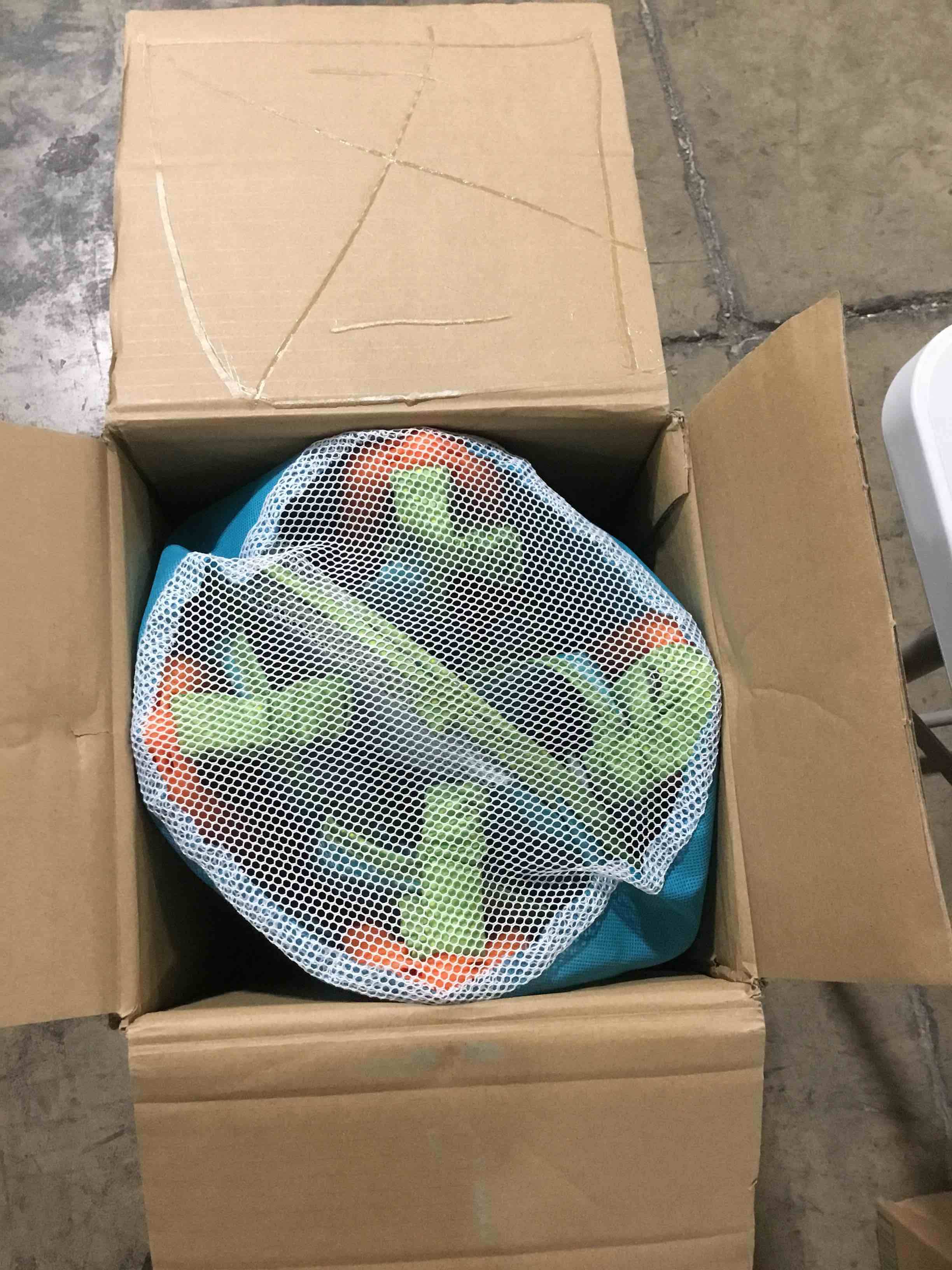 https://s3.amazonaws.com/lotting-images-prod/bidfta/RED6644407_1728300395259.jpeg