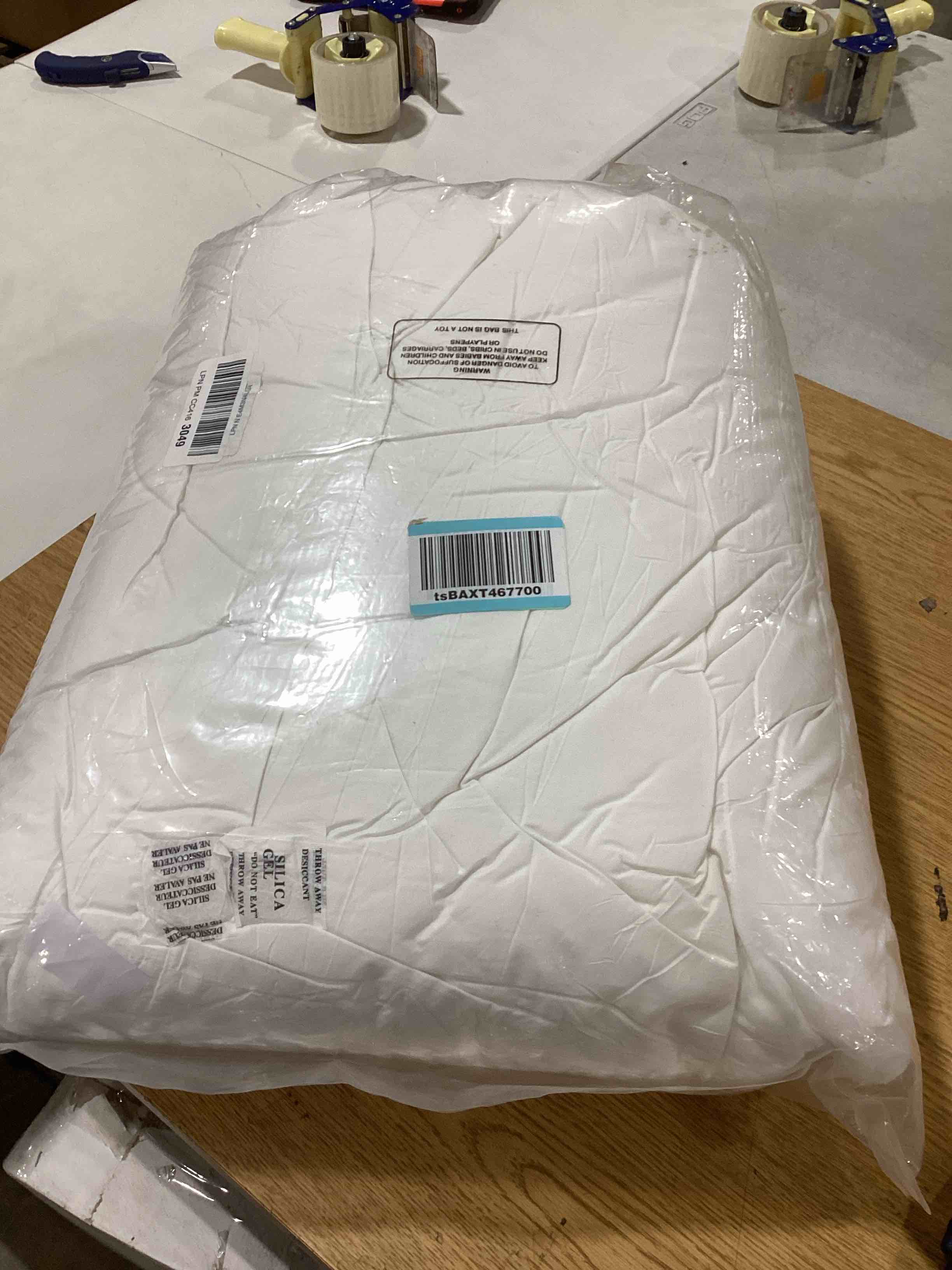 https://s3.amazonaws.com/lotting-images-prod/bidfta/RED6644478_1728993335511.jpeg