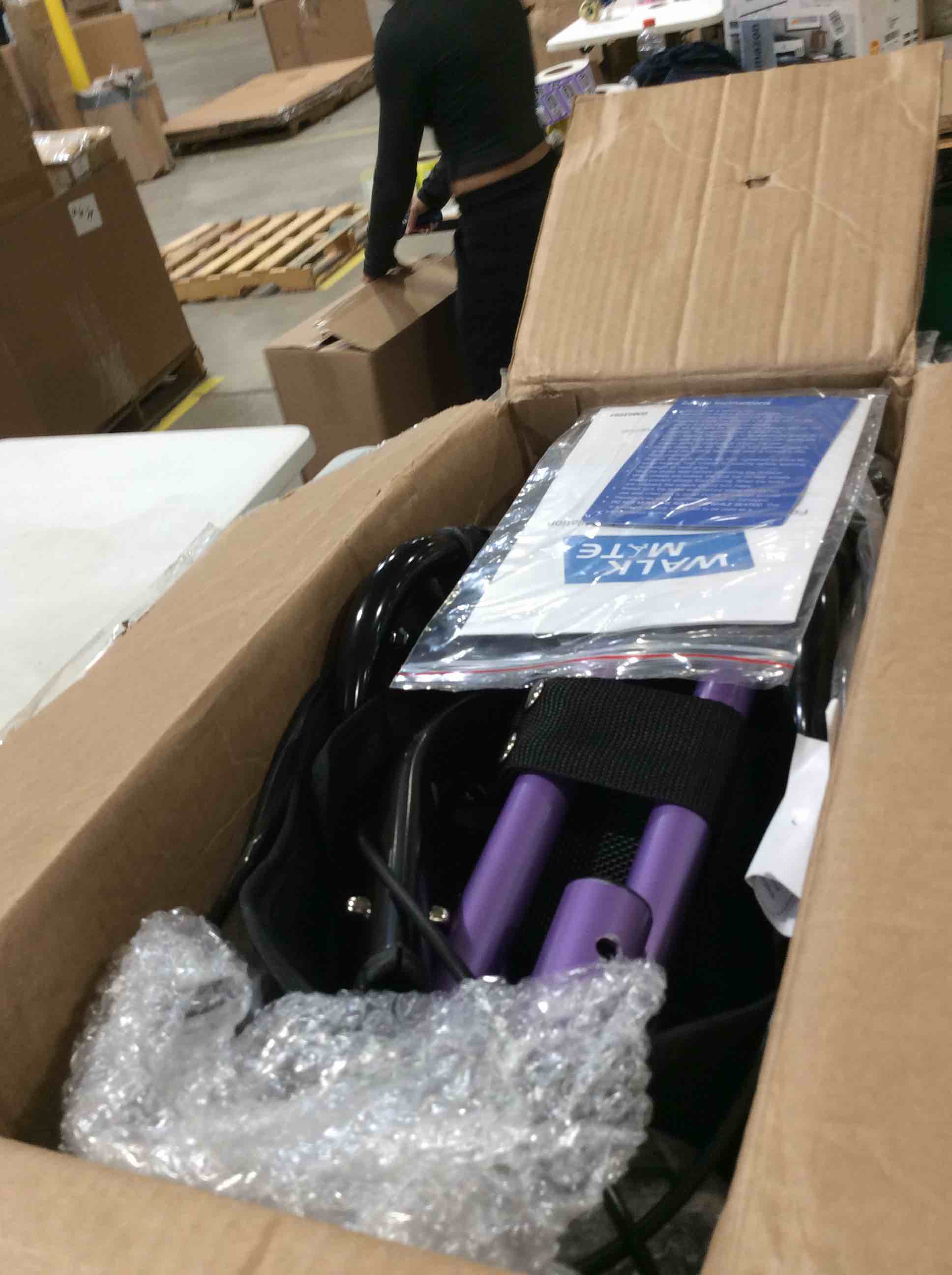 https://s3.amazonaws.com/lotting-images-prod/bidfta/RED6645081_1729525881204.jpeg