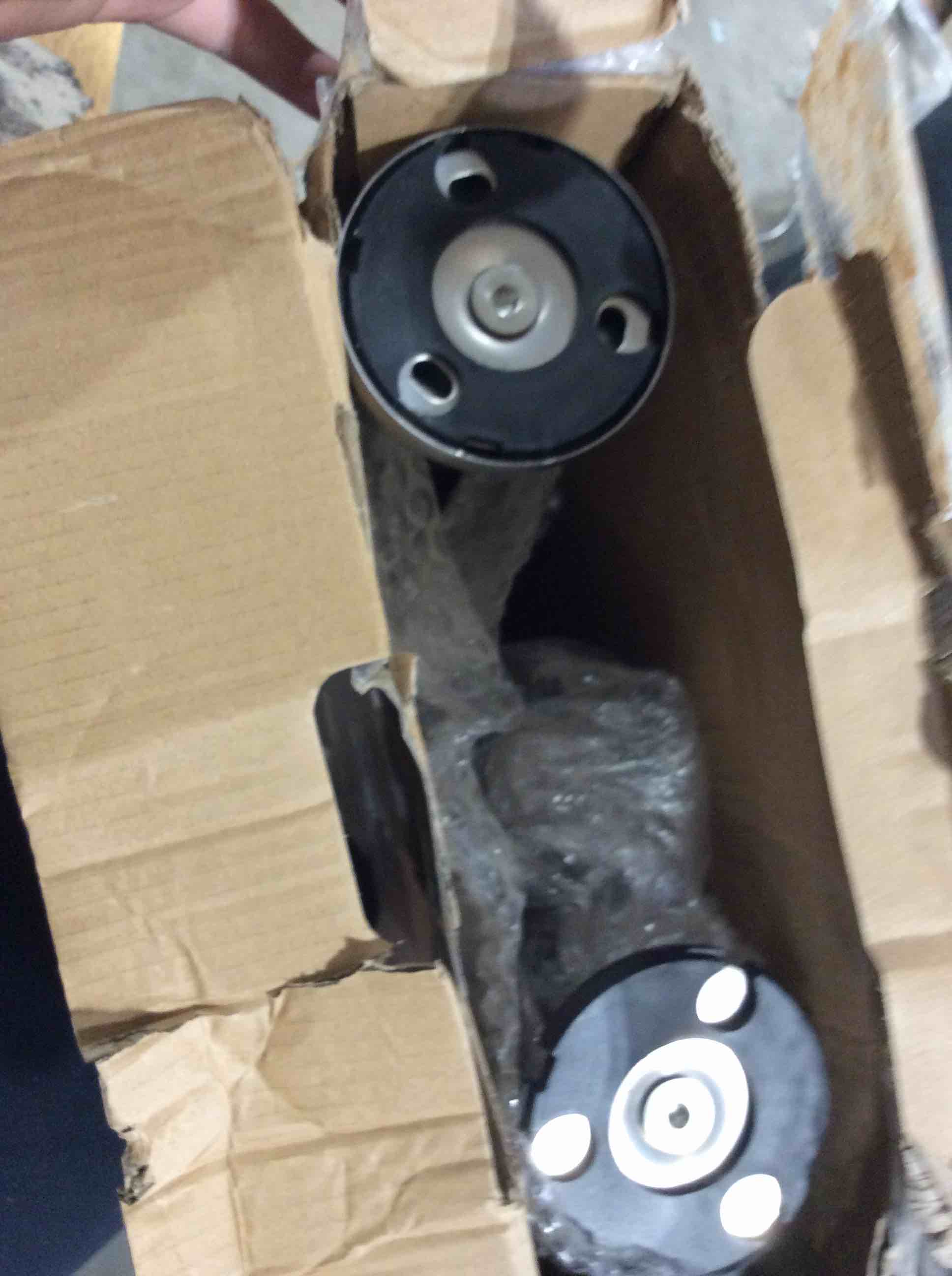 https://s3.amazonaws.com/lotting-images-prod/bidfta/RED6645083_1729526164963.jpeg