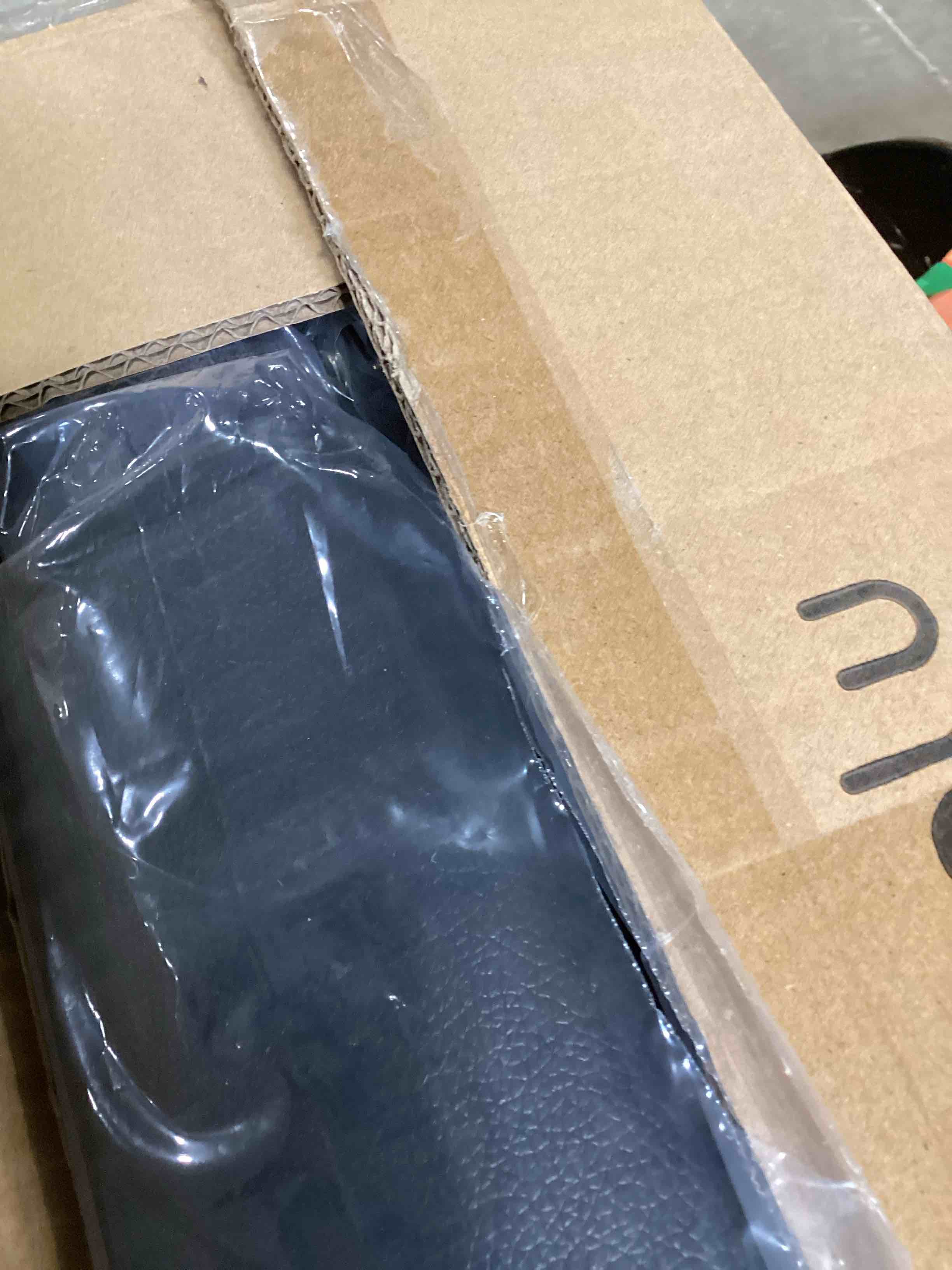 https://s3.amazonaws.com/lotting-images-prod/bidfta/RED6645725_1728408726951.jpeg