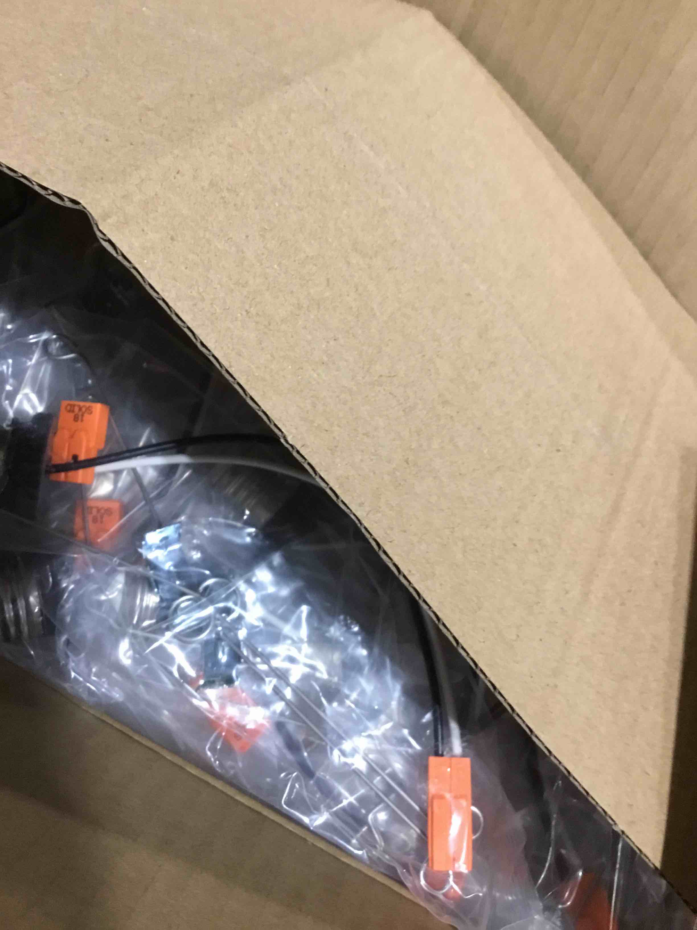 https://s3.amazonaws.com/lotting-images-prod/bidfta/RED6646255_1728909696201.jpeg