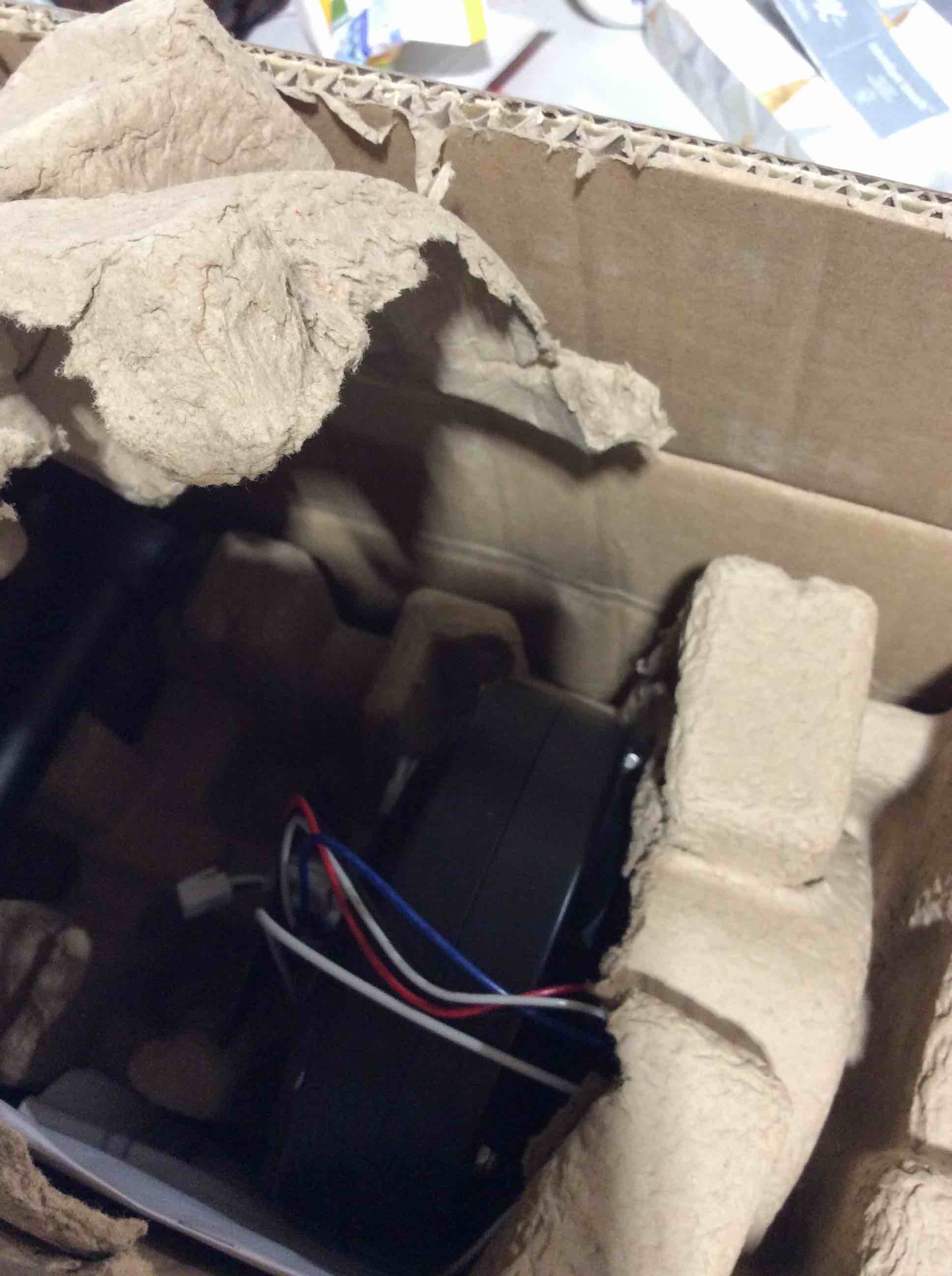https://s3.amazonaws.com/lotting-images-prod/bidfta/RED6646415_1728990315970.jpeg