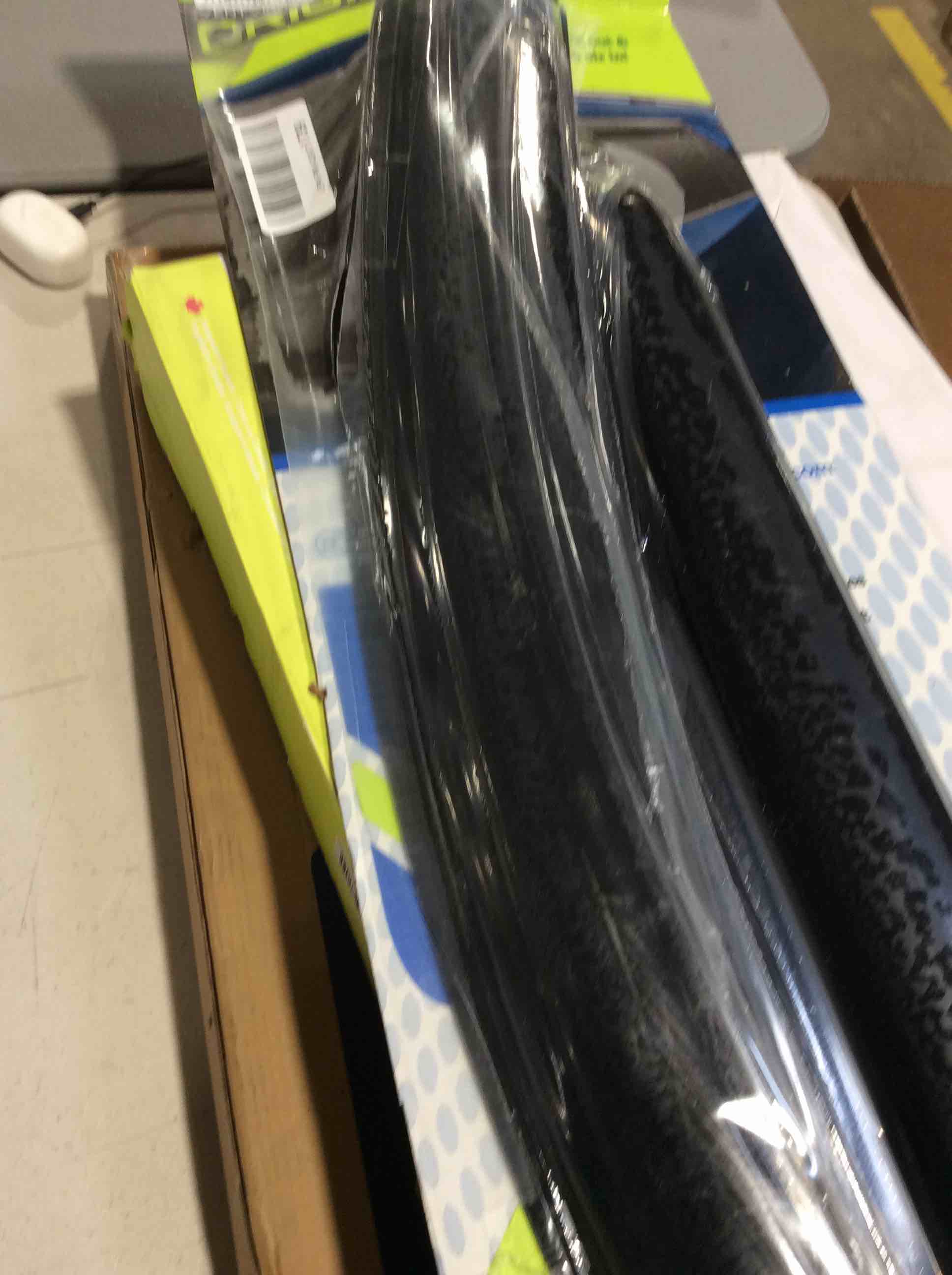 https://s3.amazonaws.com/lotting-images-prod/bidfta/RED6646513_1729015852122.jpeg