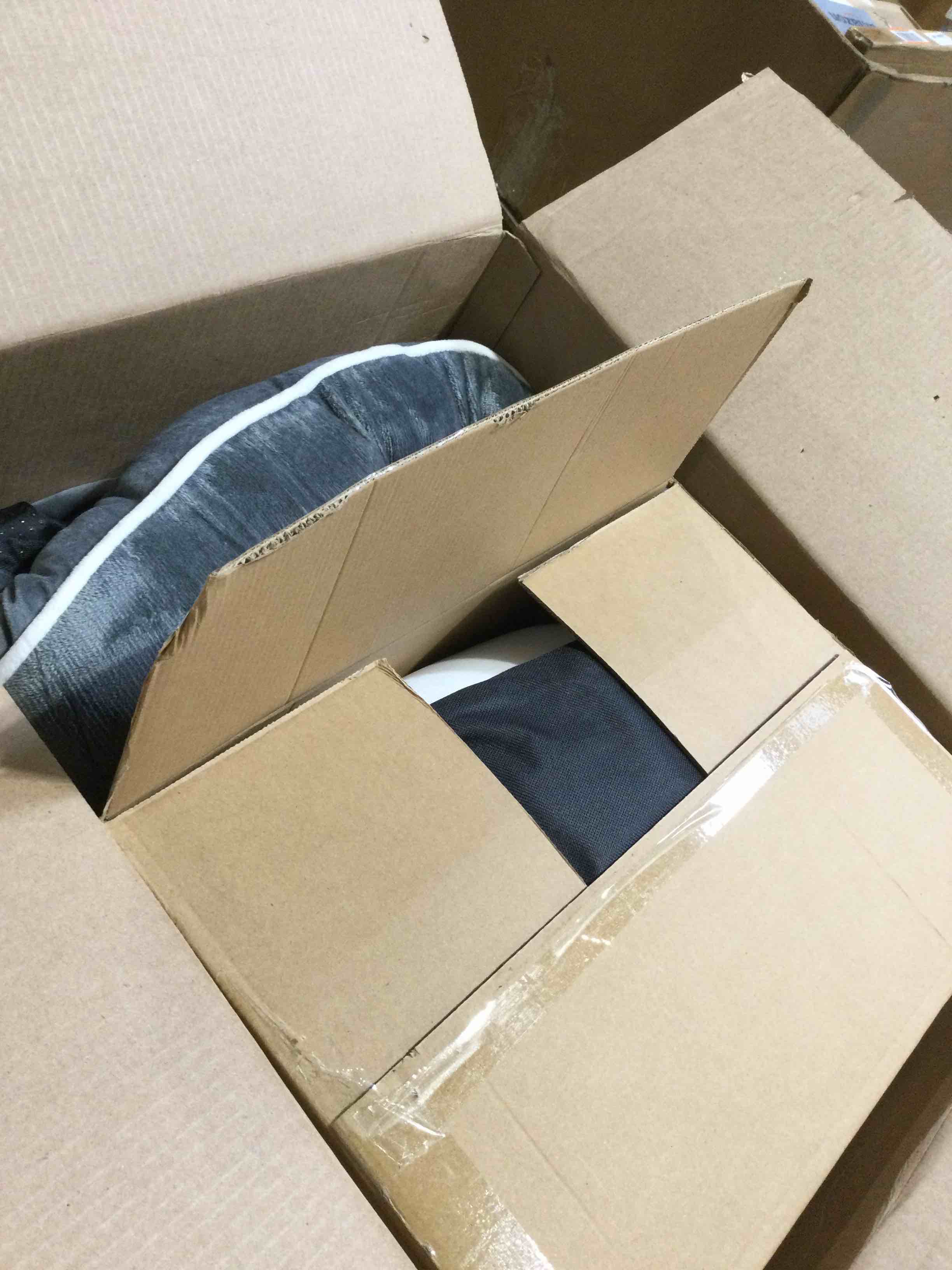 https://s3.amazonaws.com/lotting-images-prod/bidfta/RED6646790_1729263880000.jpeg