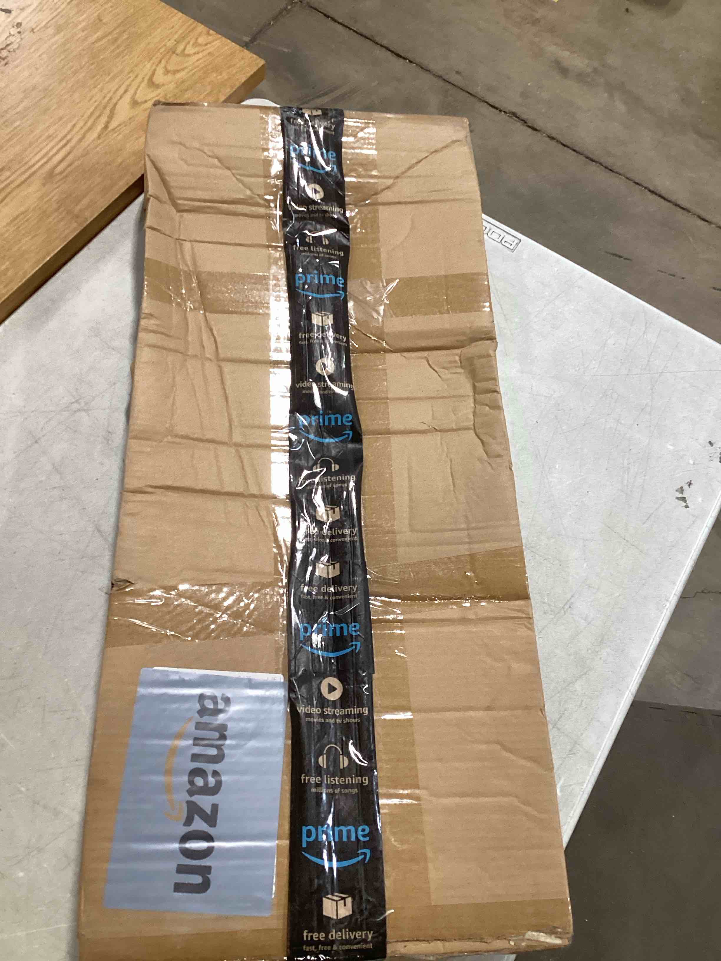 https://s3.amazonaws.com/lotting-images-prod/bidfta/RED6647169_1728505635352.jpeg