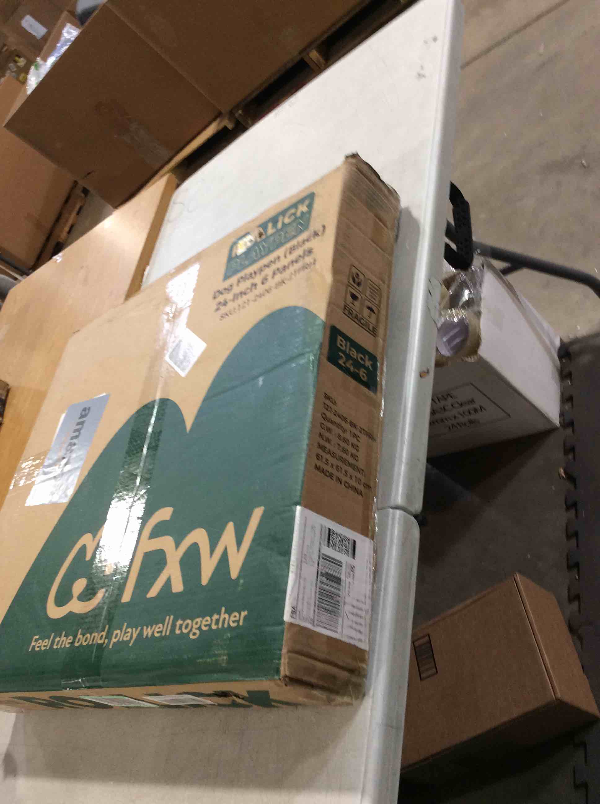 https://s3.amazonaws.com/lotting-images-prod/bidfta/RED6647296_1728582443485.jpeg