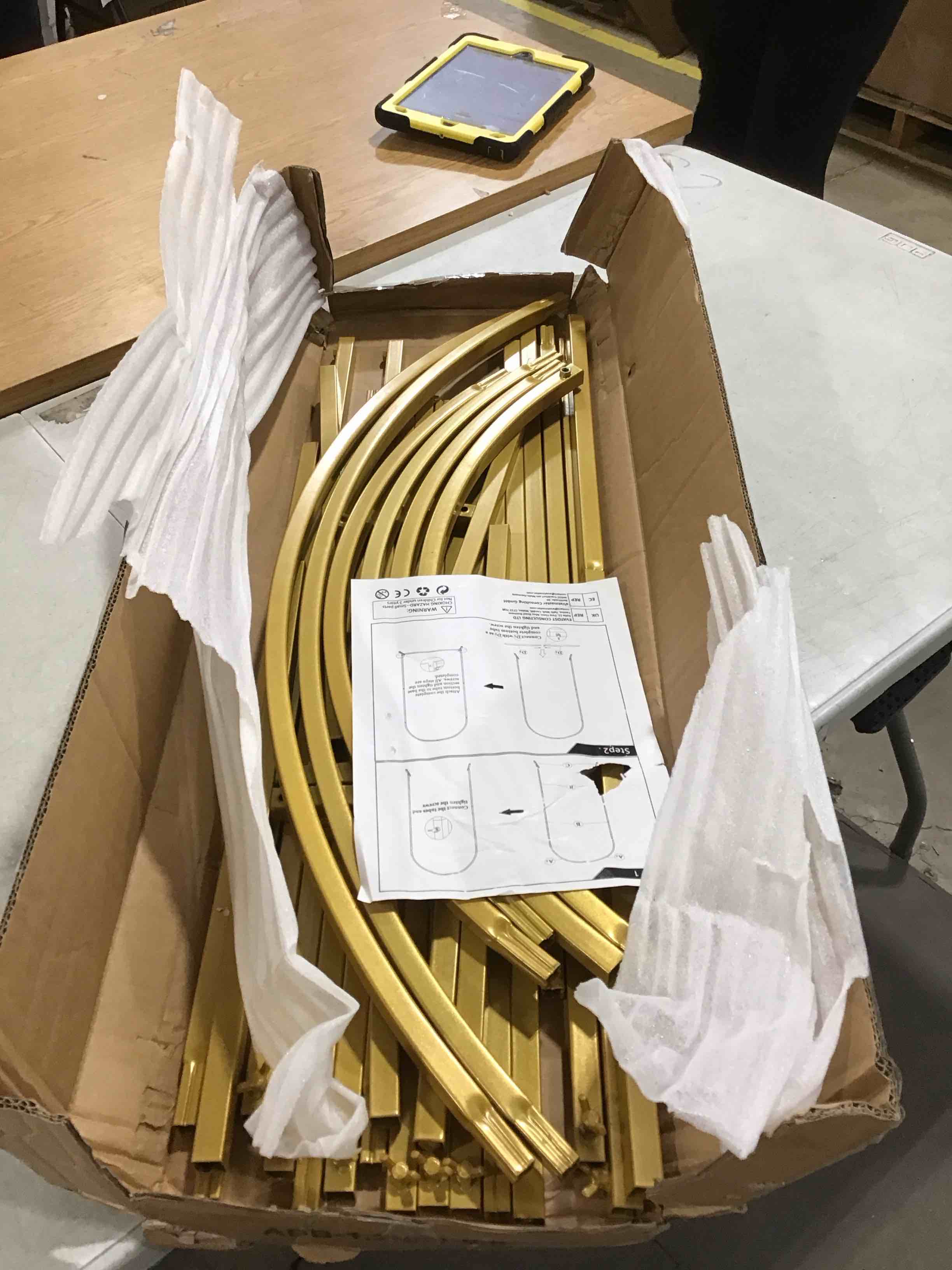 https://s3.amazonaws.com/lotting-images-prod/bidfta/RED6647415_1728657887031.jpeg