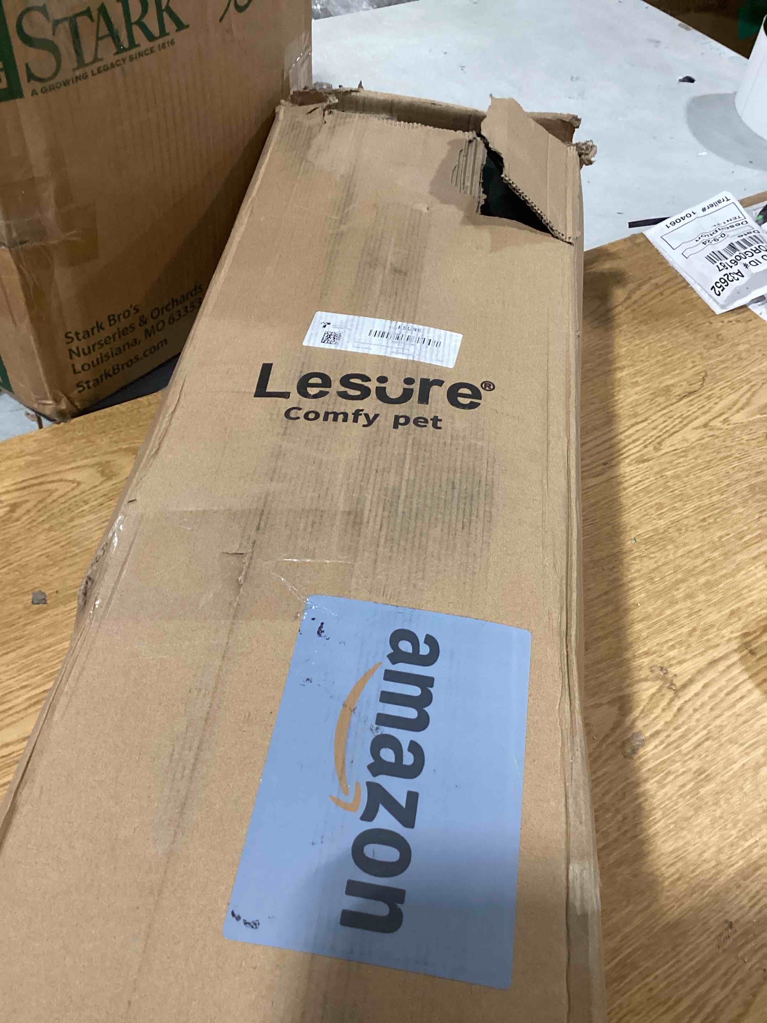https://s3.amazonaws.com/lotting-images-prod/bidfta/RED6647602_1728921188960.jpeg