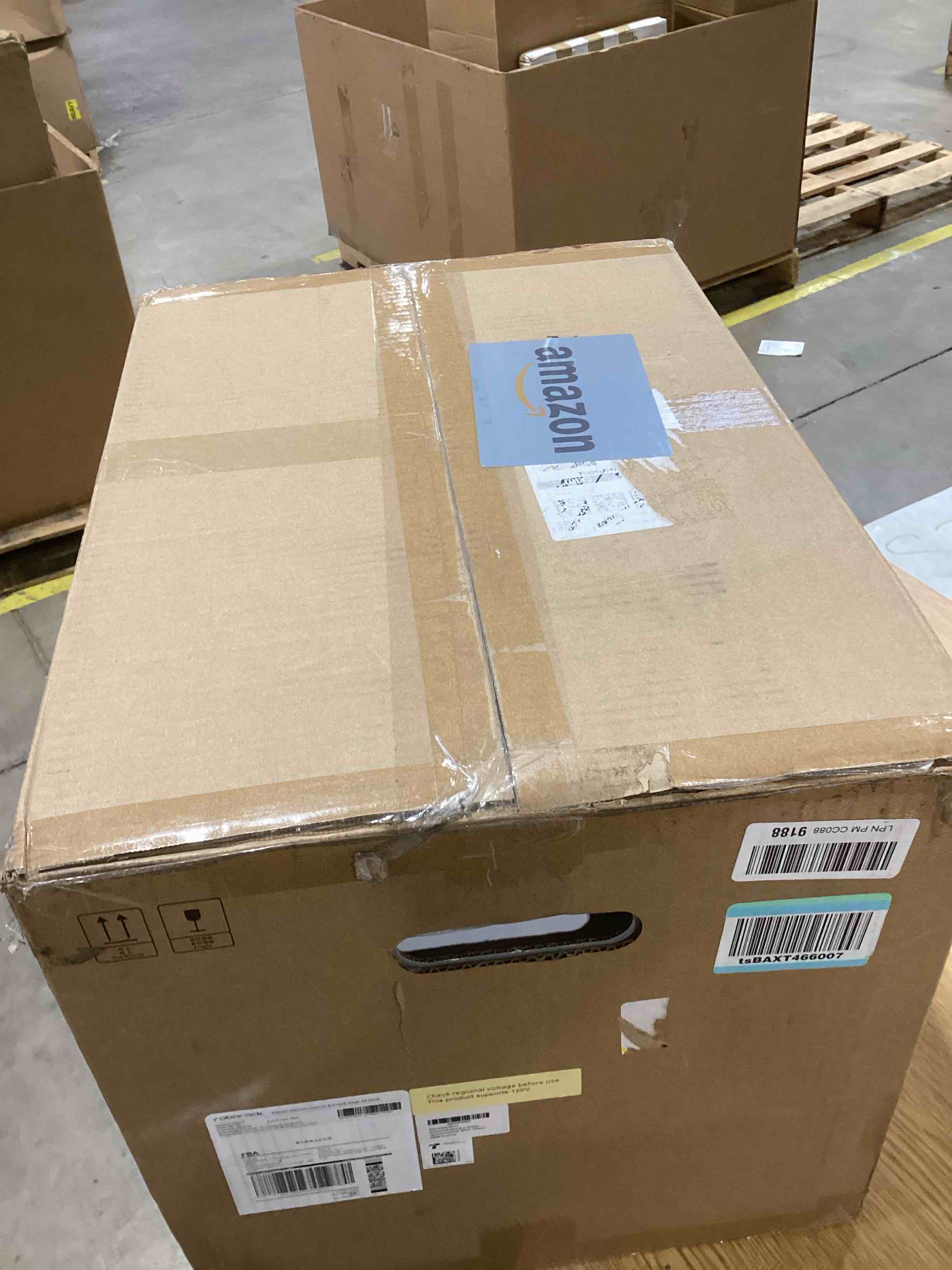 https://s3.amazonaws.com/lotting-images-prod/bidfta/RED6647636_1728931372067.jpeg