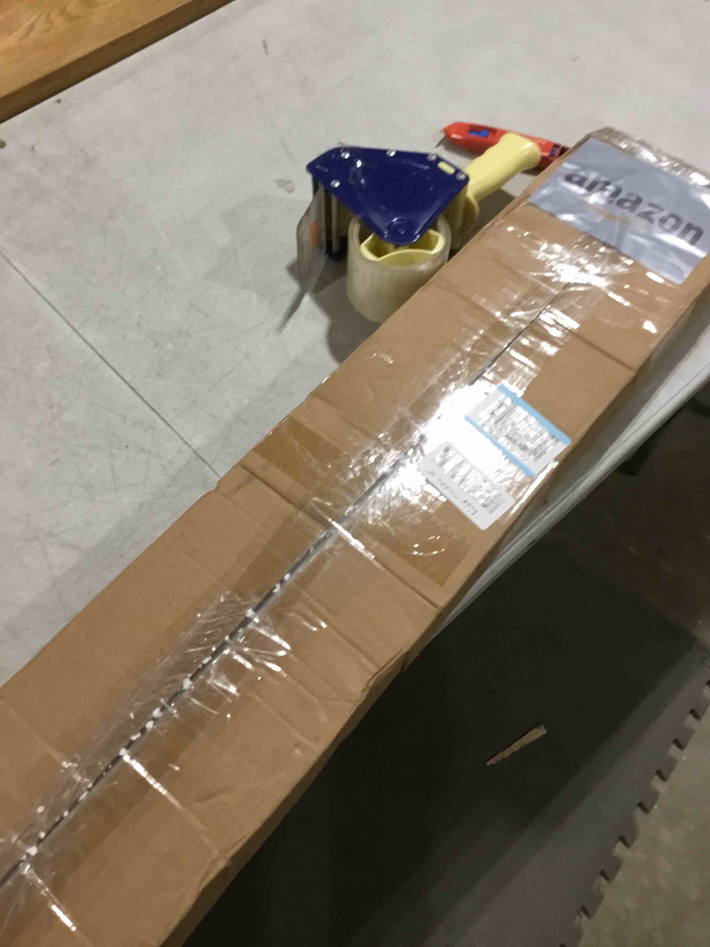 https://s3.amazonaws.com/lotting-images-prod/bidfta/RED6647660_1728993784659.jpeg
