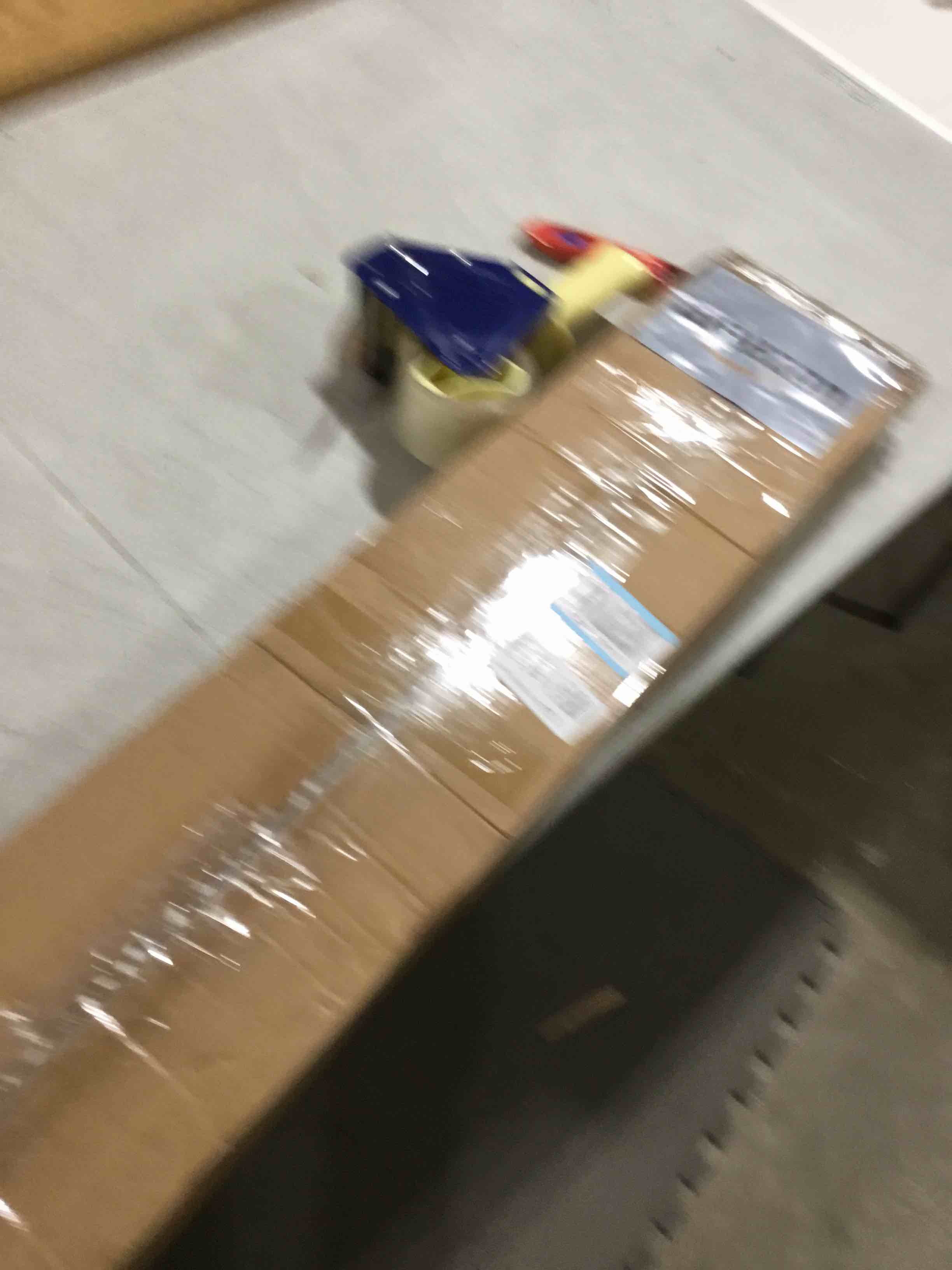 https://s3.amazonaws.com/lotting-images-prod/bidfta/RED6647660_1728993786857.jpeg