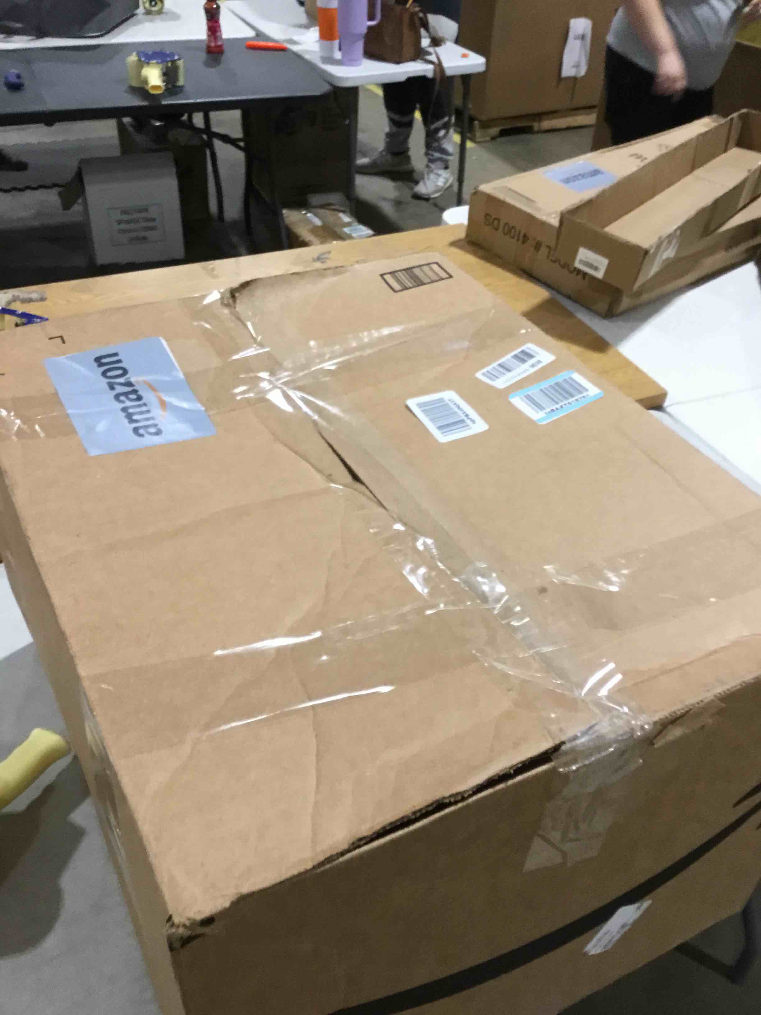 https://s3.amazonaws.com/lotting-images-prod/bidfta/RED6647663_1728994589456.jpeg