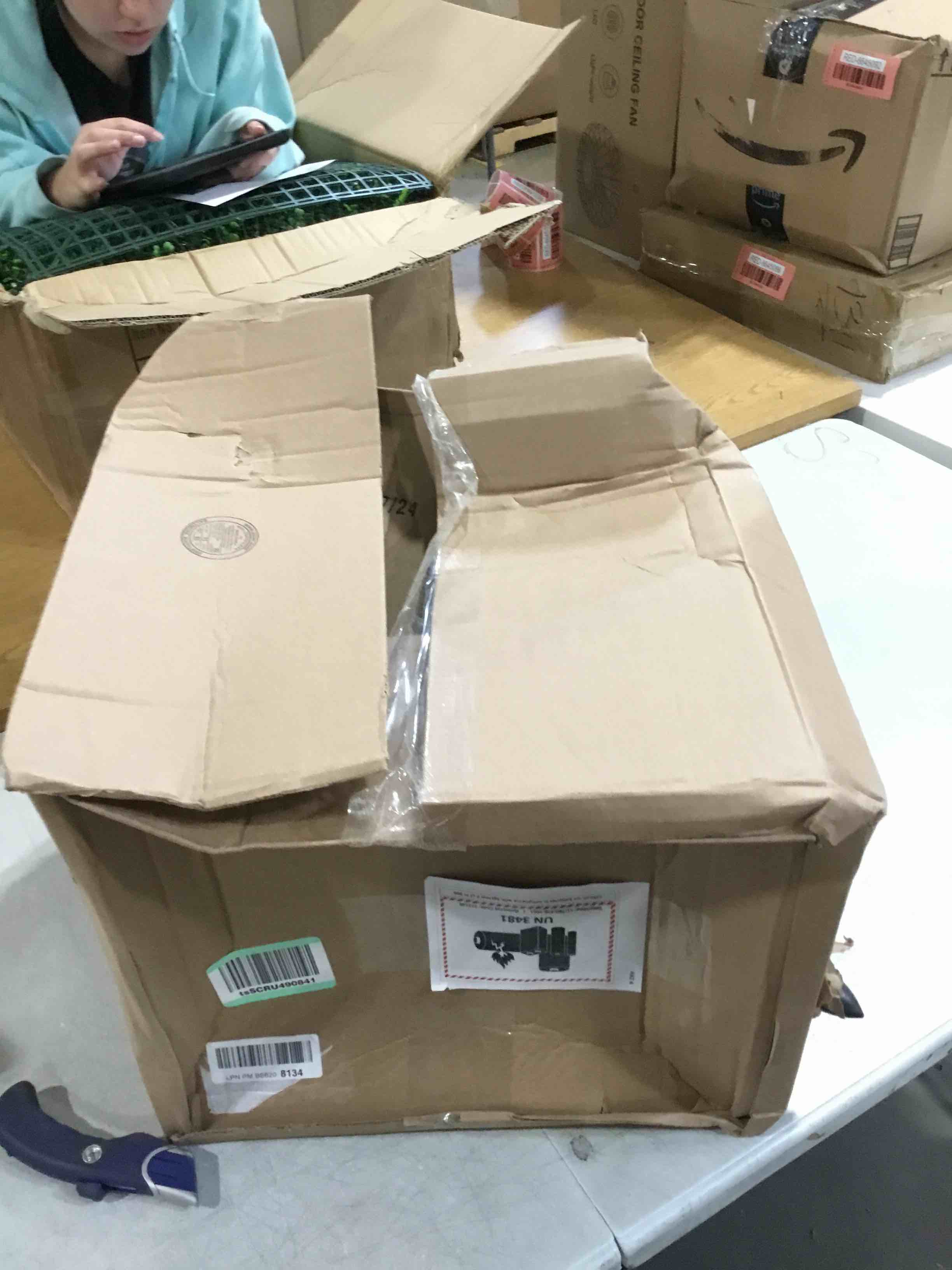 https://s3.amazonaws.com/lotting-images-prod/bidfta/RED6648431_1729529899052.jpeg