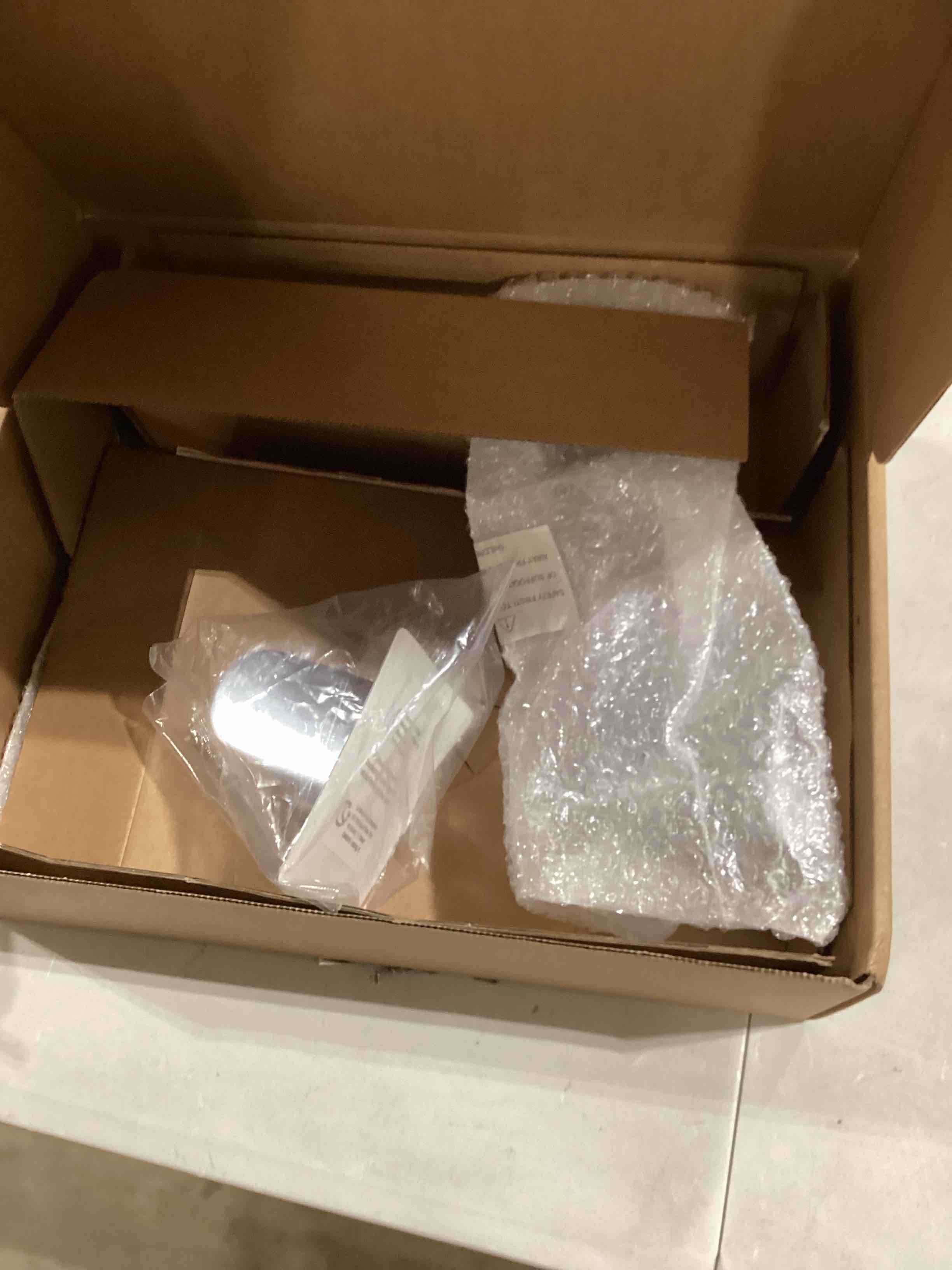 https://s3.amazonaws.com/lotting-images-prod/bidfta/RED6648506_1727695343587.jpeg