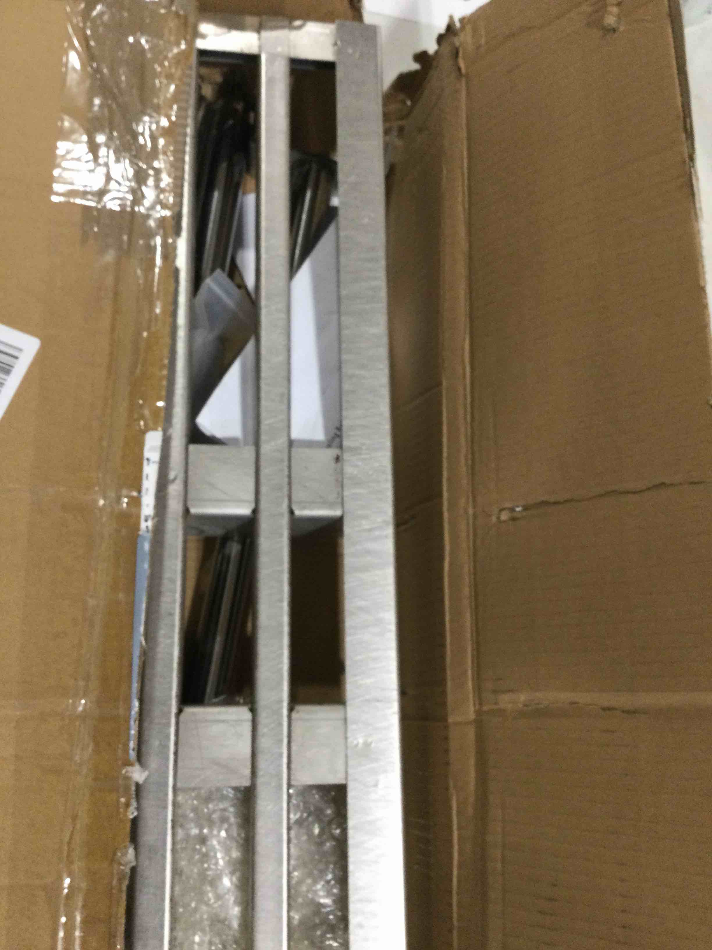 https://s3.amazonaws.com/lotting-images-prod/bidfta/RED6648692_1727715026328.jpeg