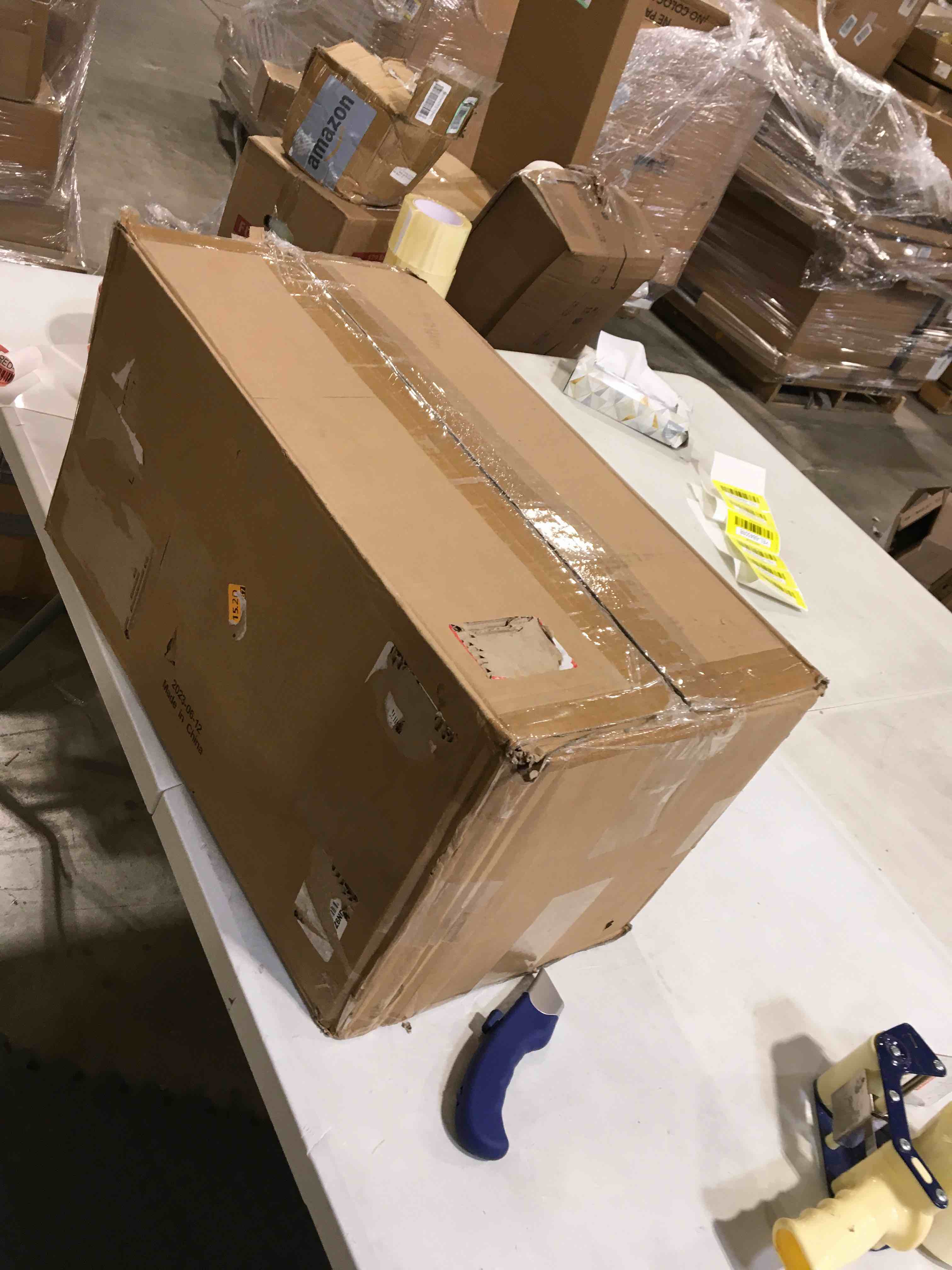 https://s3.amazonaws.com/lotting-images-prod/bidfta/RED6648852_1727800768835.jpeg