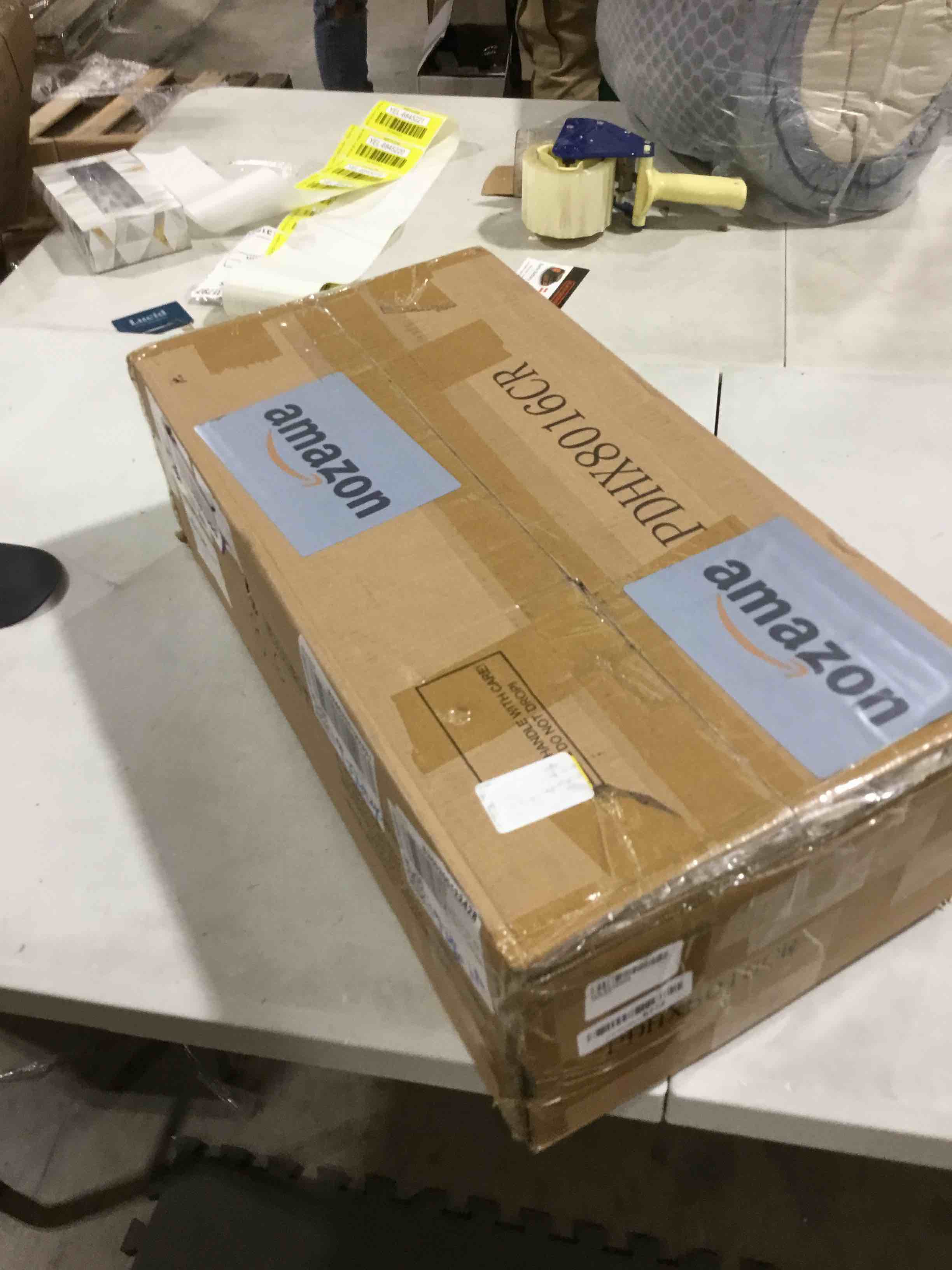 https://s3.amazonaws.com/lotting-images-prod/bidfta/RED6649142_1727954496349.jpeg