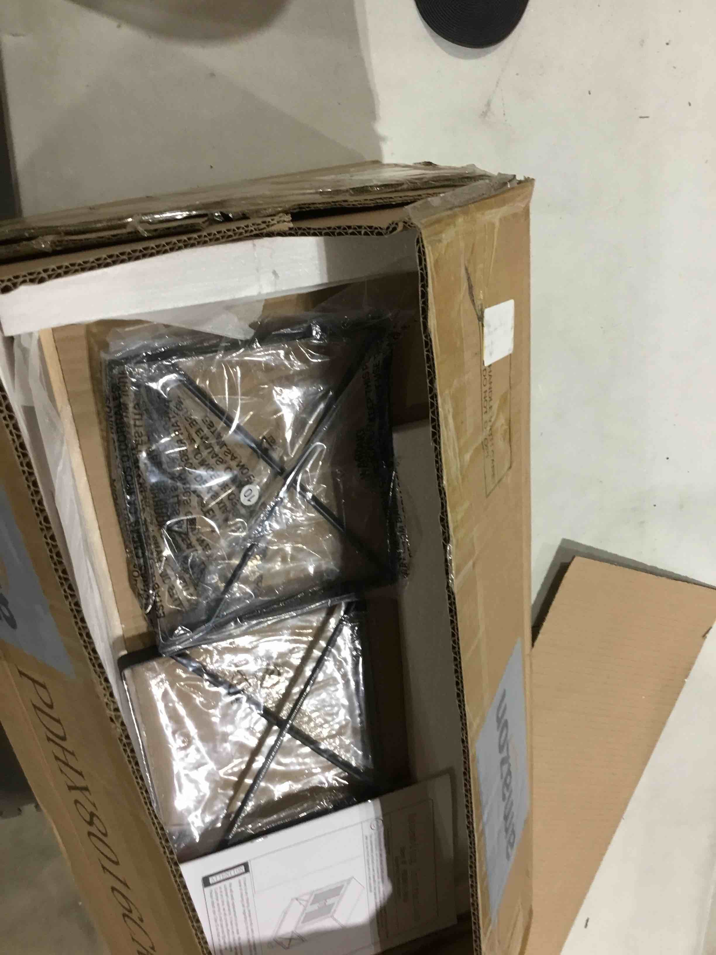 https://s3.amazonaws.com/lotting-images-prod/bidfta/RED6649142_1727954538761.jpeg