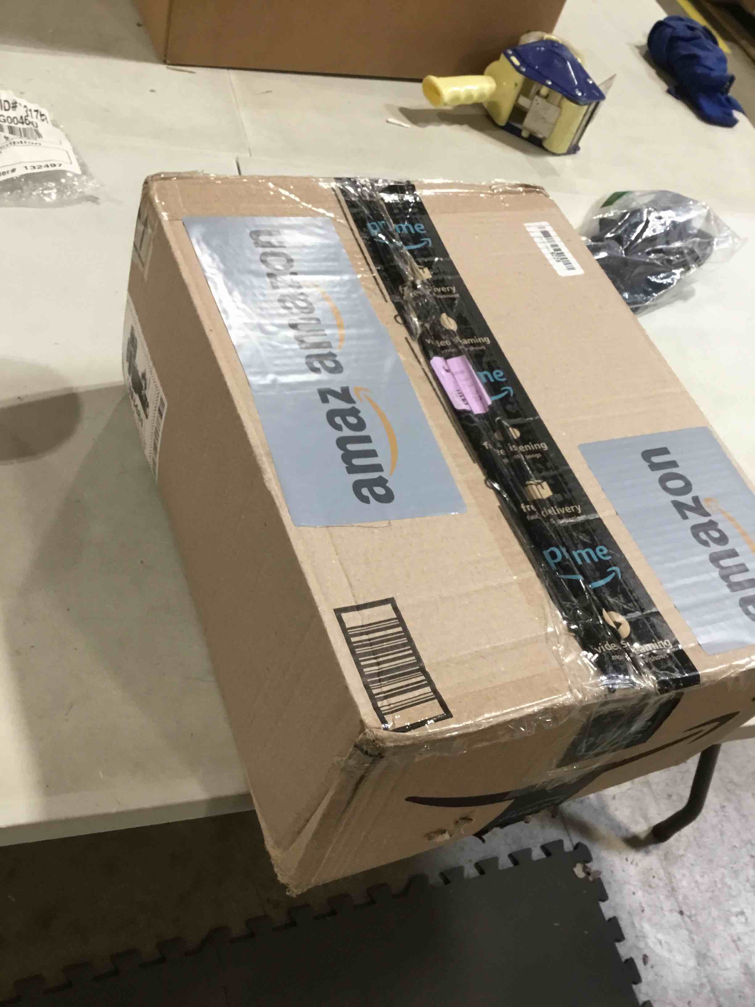 https://s3.amazonaws.com/lotting-images-prod/bidfta/RED6649519_1728138867647.jpeg