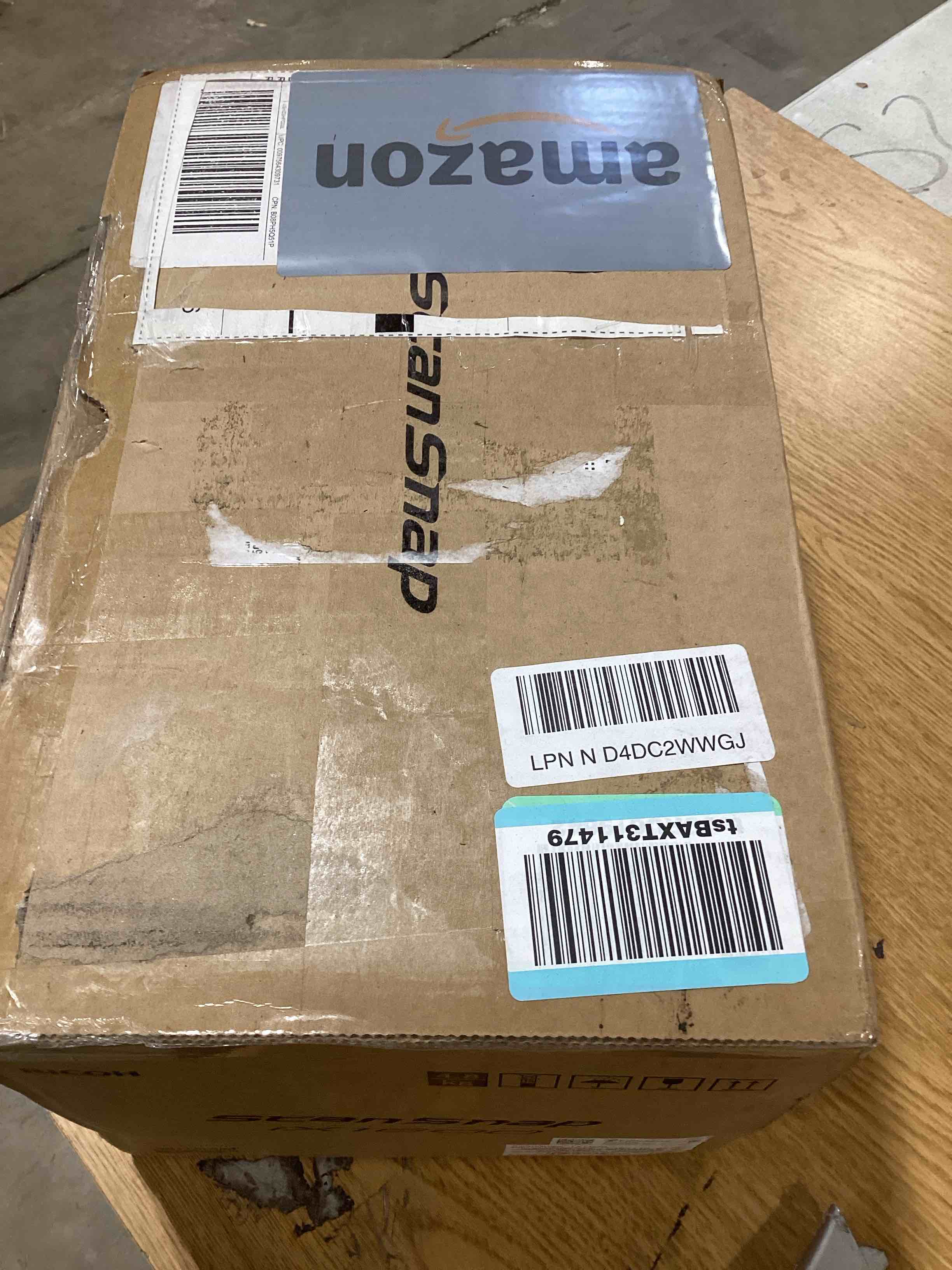 https://s3.amazonaws.com/lotting-images-prod/bidfta/RED6649893_1728579909657.jpeg