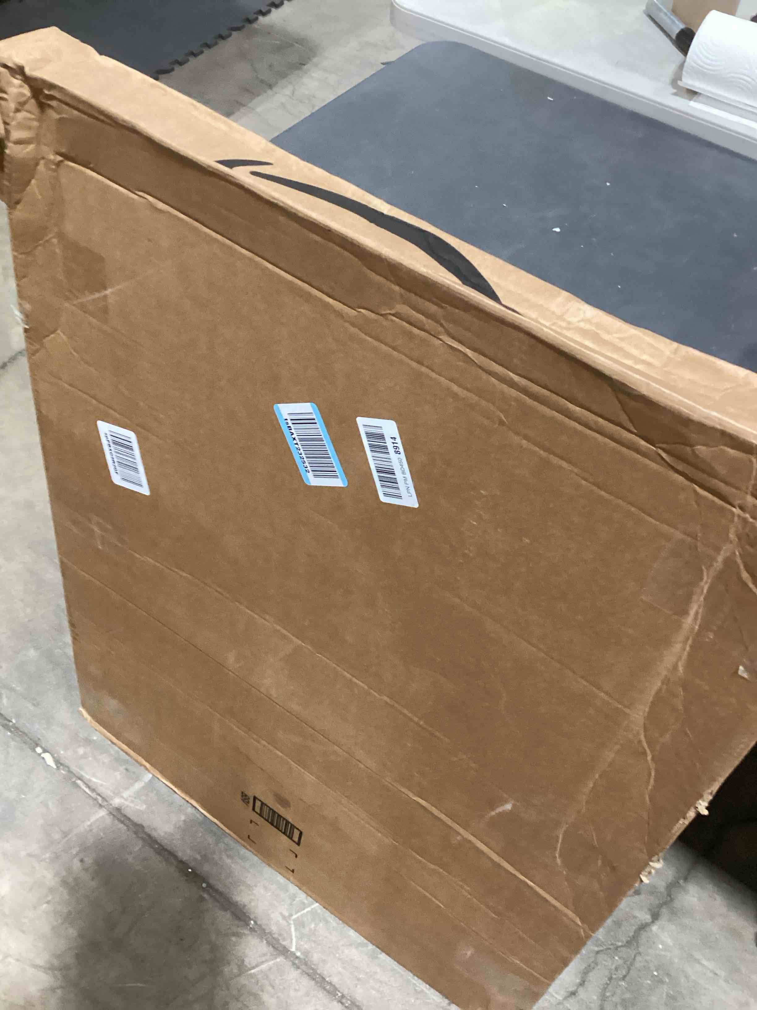 https://s3.amazonaws.com/lotting-images-prod/bidfta/RED6650430_1728904274517.jpeg
