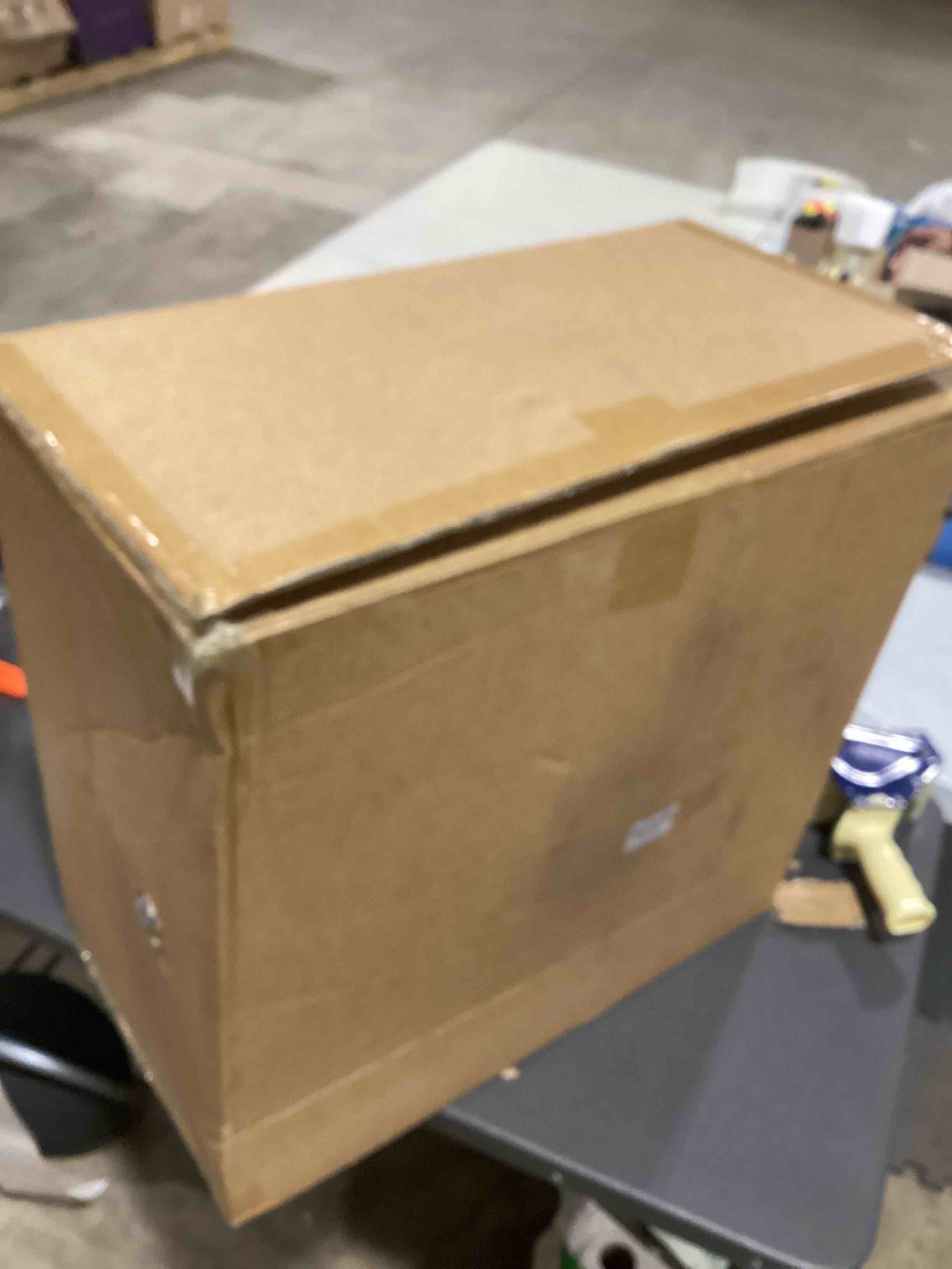 https://s3.amazonaws.com/lotting-images-prod/bidfta/RED6650610_1728994873323.jpeg