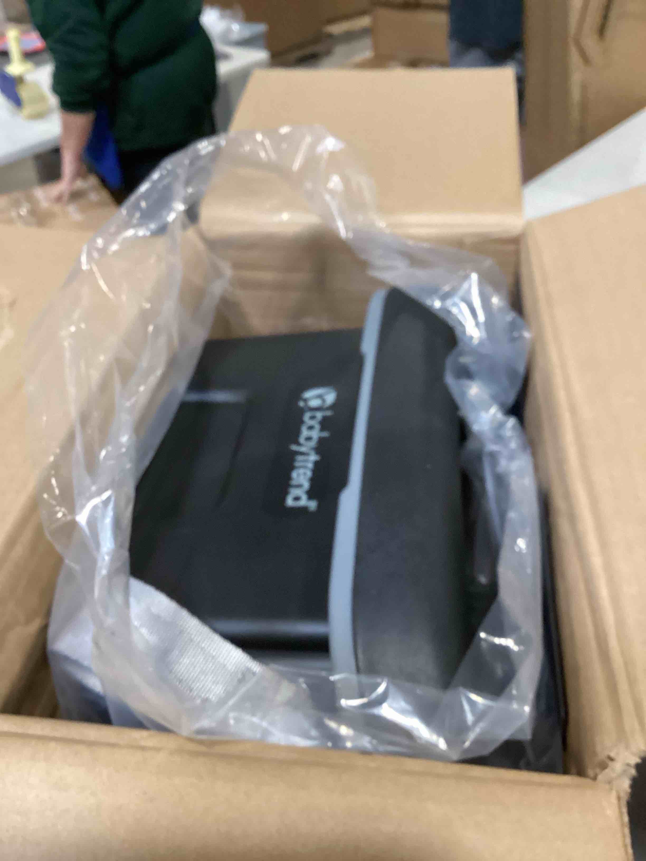https://s3.amazonaws.com/lotting-images-prod/bidfta/RED6650913_1729176894570.jpeg