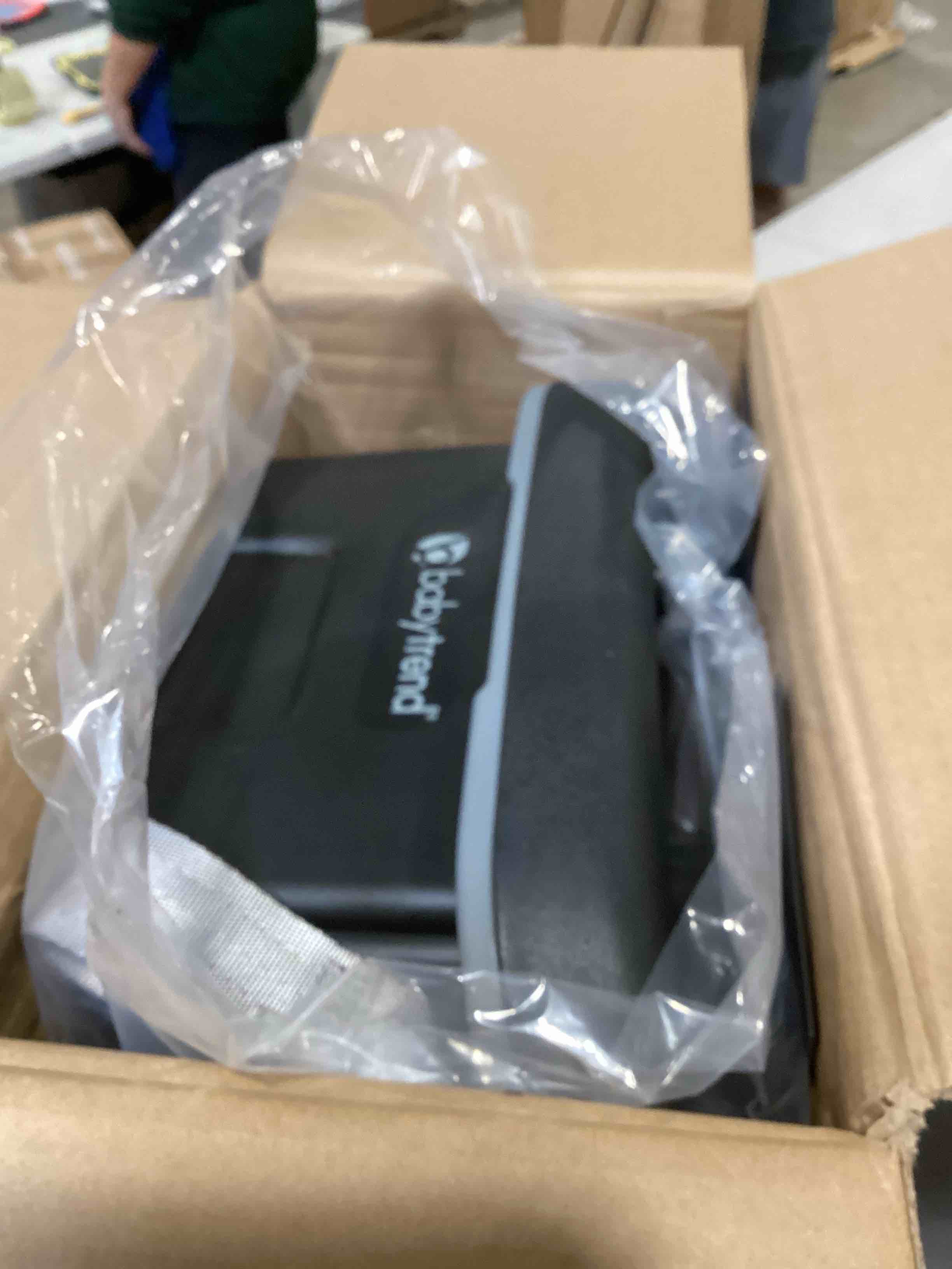 https://s3.amazonaws.com/lotting-images-prod/bidfta/RED6650913_1729176895461.jpeg