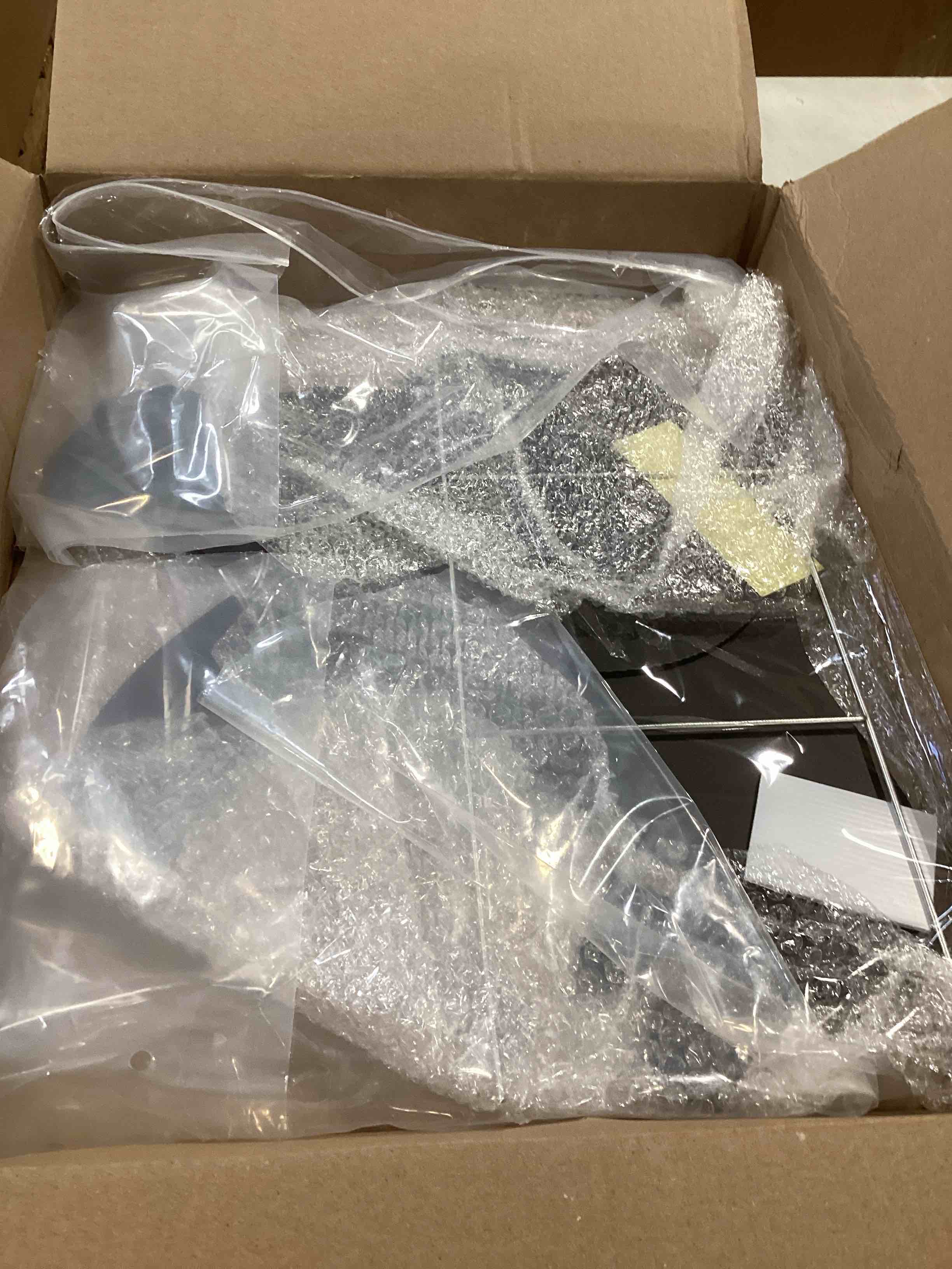 https://s3.amazonaws.com/lotting-images-prod/bidfta/RED6652738_1729710193729.jpeg