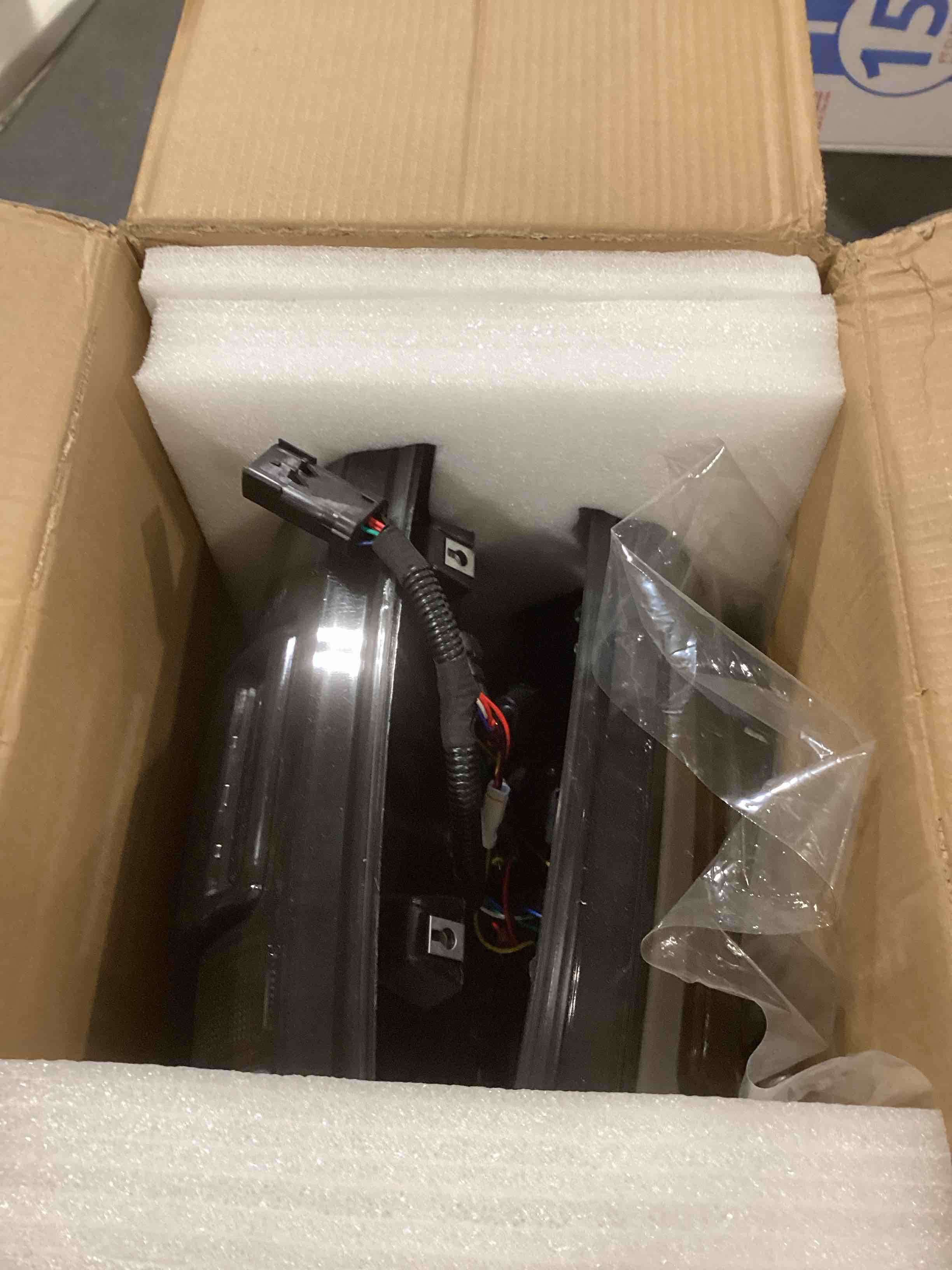 https://s3.amazonaws.com/lotting-images-prod/bidfta/RED6652870_1730113668632.jpeg
