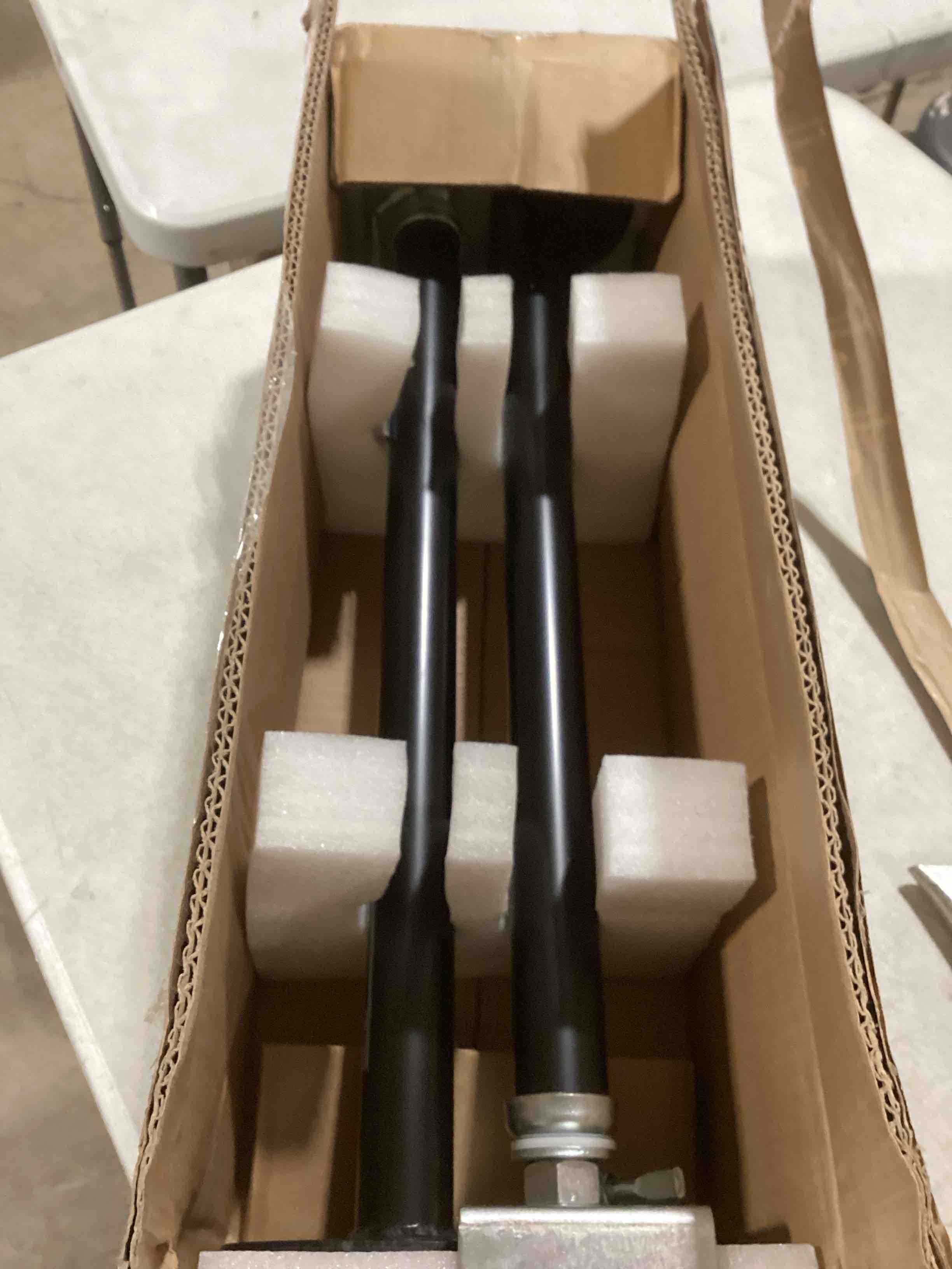 https://s3.amazonaws.com/lotting-images-prod/bidfta/RED6652892_1730115975917.jpeg