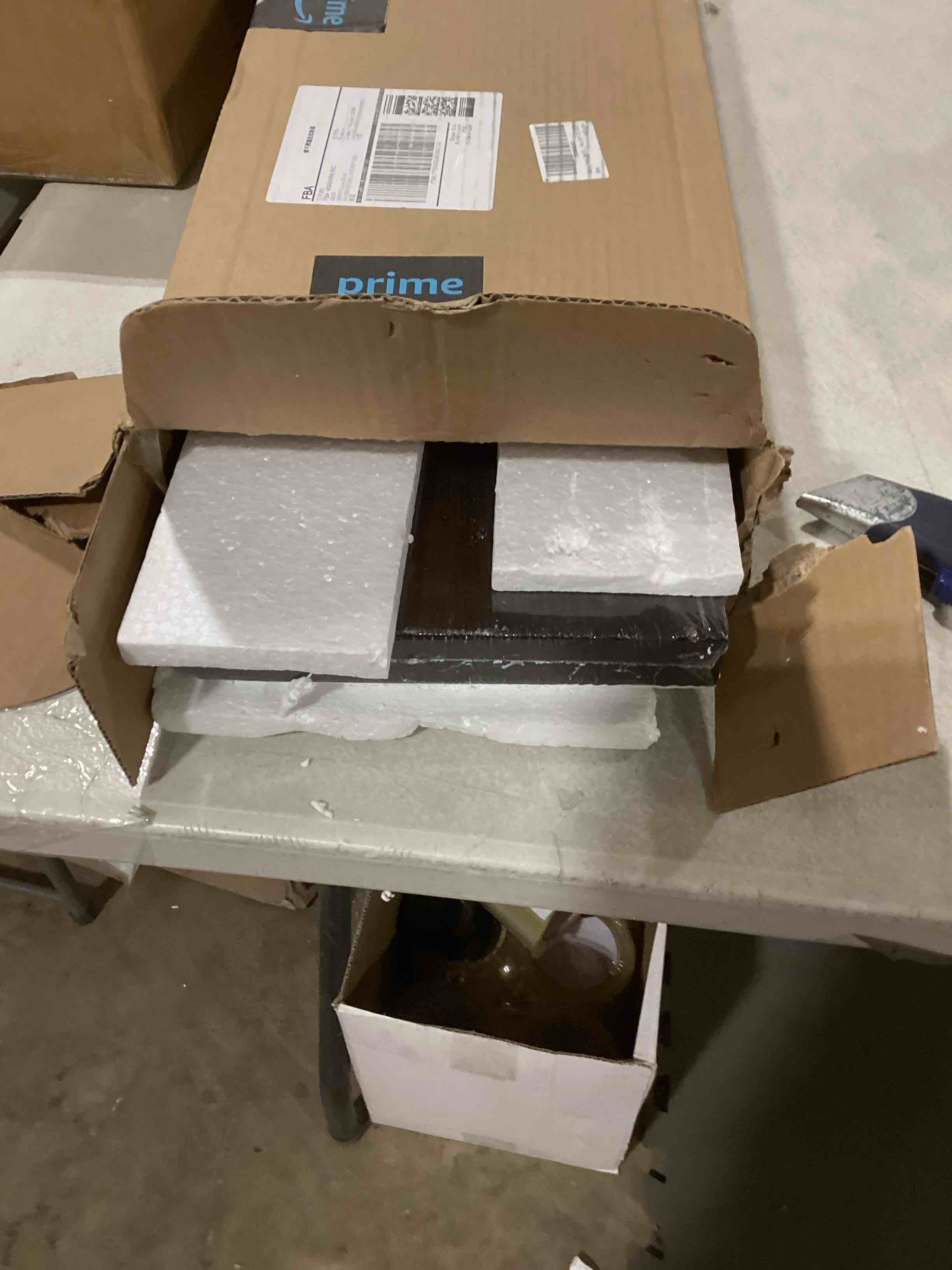 https://s3.amazonaws.com/lotting-images-prod/bidfta/RED6652897_1730116580917.jpeg