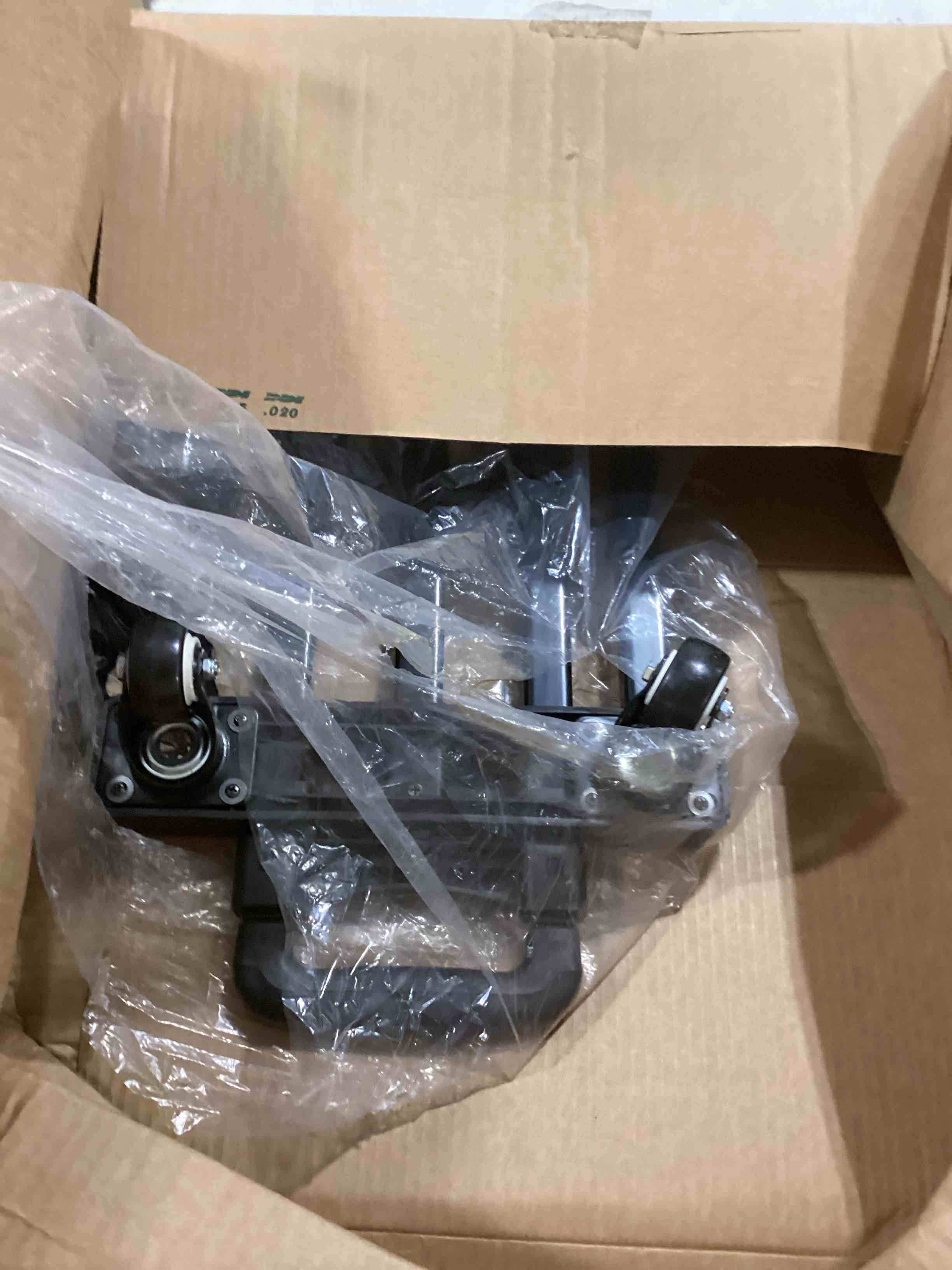 https://s3.amazonaws.com/lotting-images-prod/bidfta/RED6652899_1730116750163.jpeg