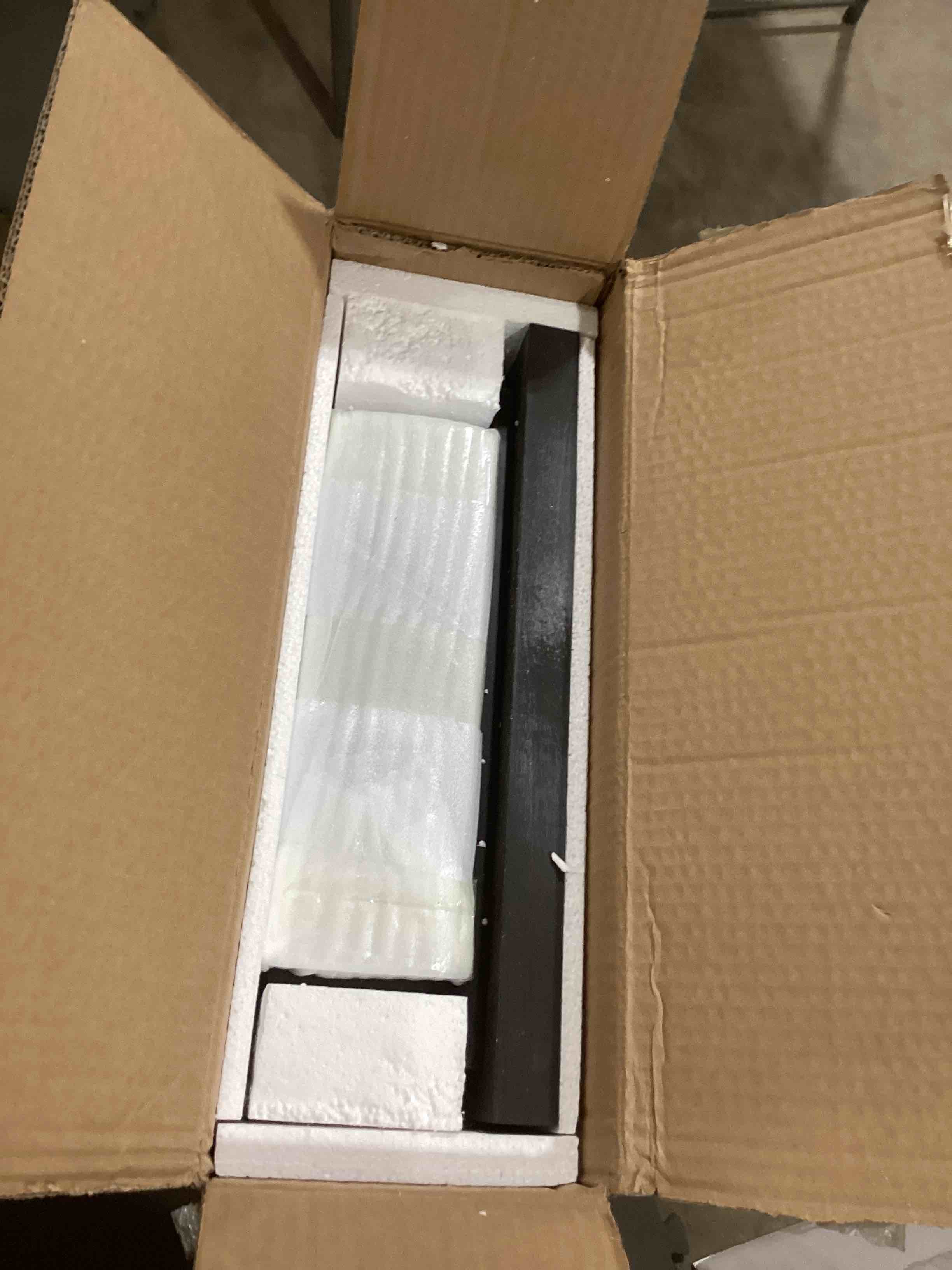 https://s3.amazonaws.com/lotting-images-prod/bidfta/RED6652917_1730118472014.jpeg