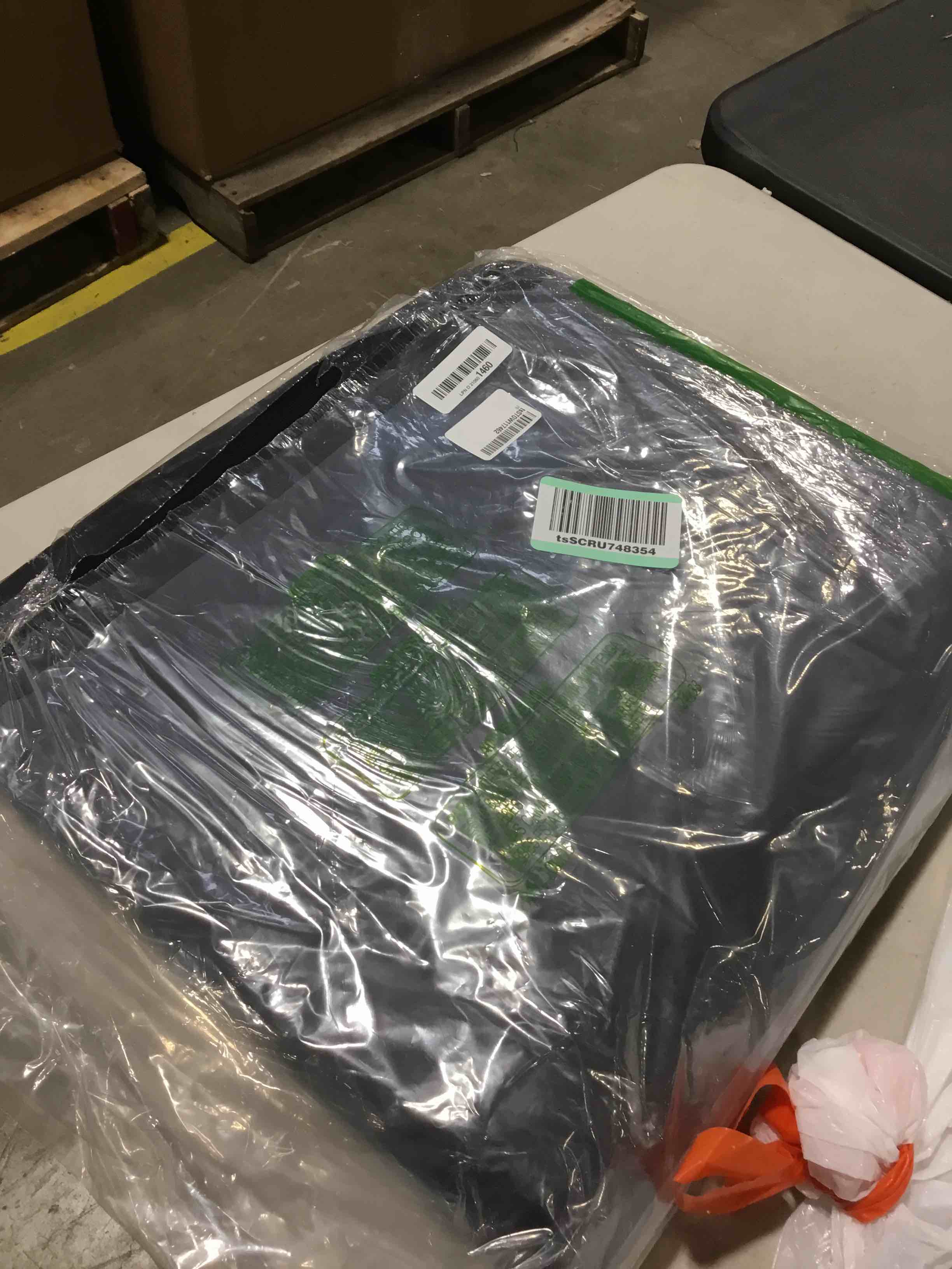 https://s3.amazonaws.com/lotting-images-prod/bidfta/RED6653925_1729013356558.jpeg