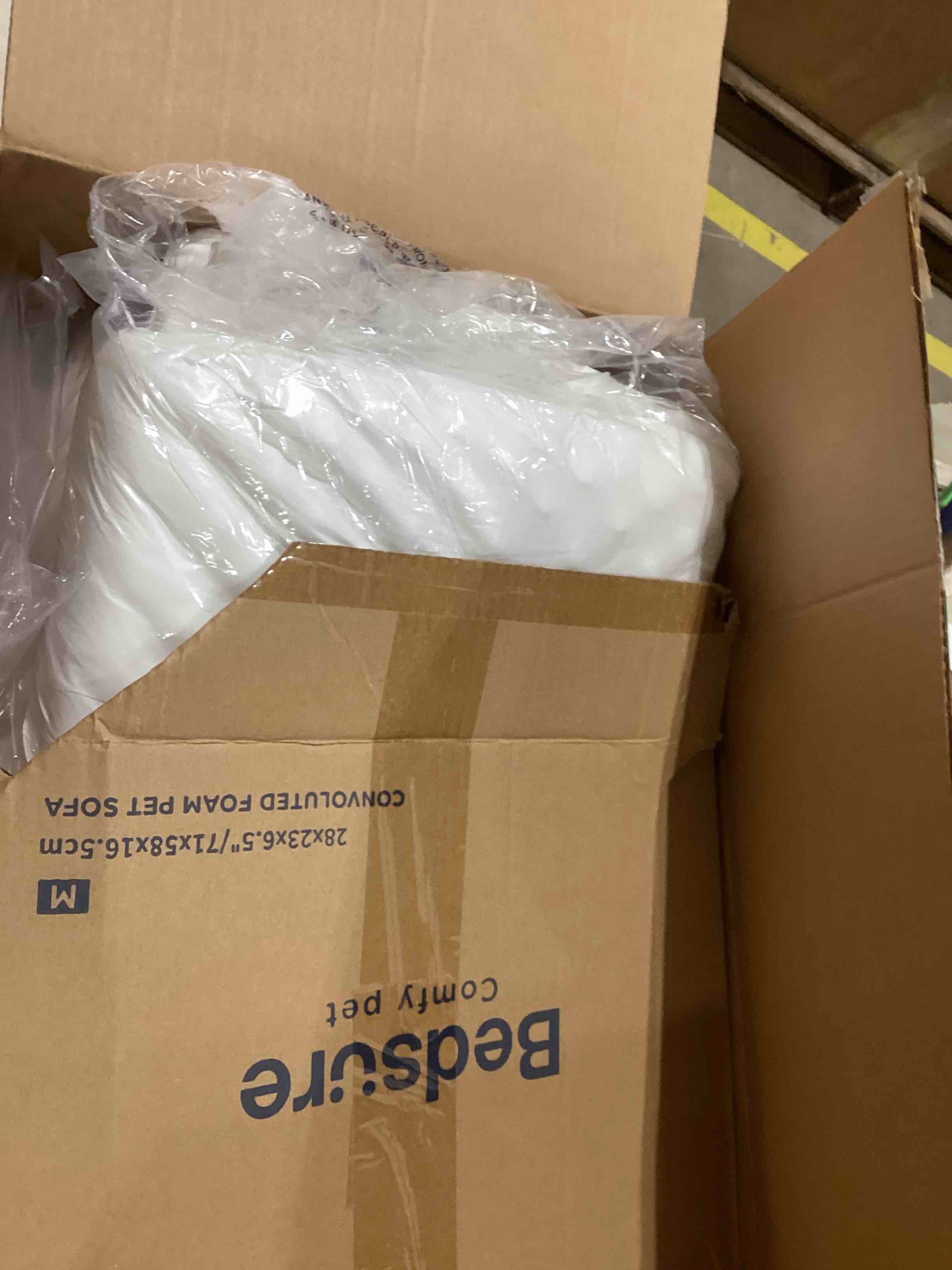 https://s3.amazonaws.com/lotting-images-prod/bidfta/RED6653996_1729079248764.jpeg