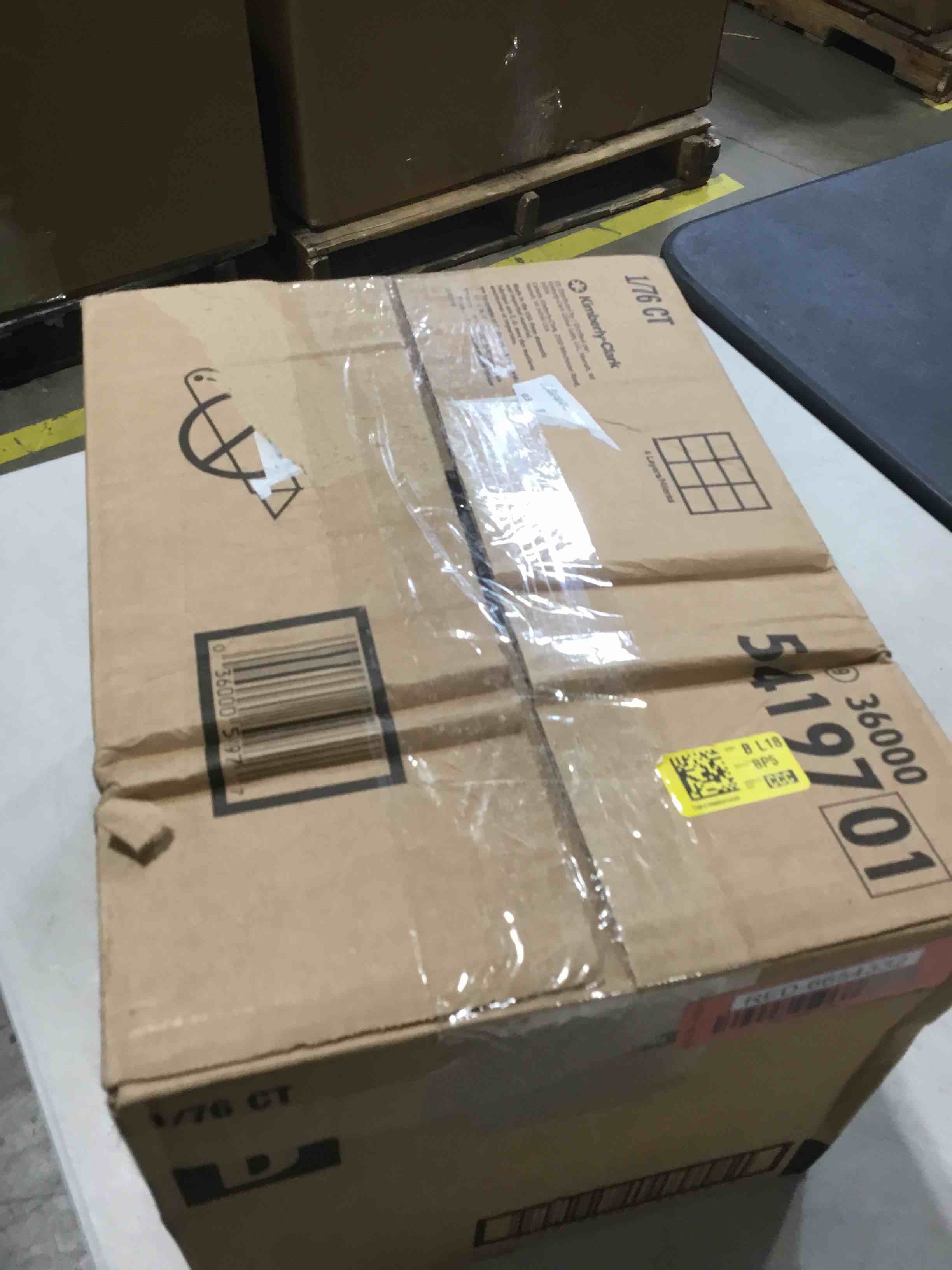 https://s3.amazonaws.com/lotting-images-prod/bidfta/RED6654333_1729184203787.jpeg