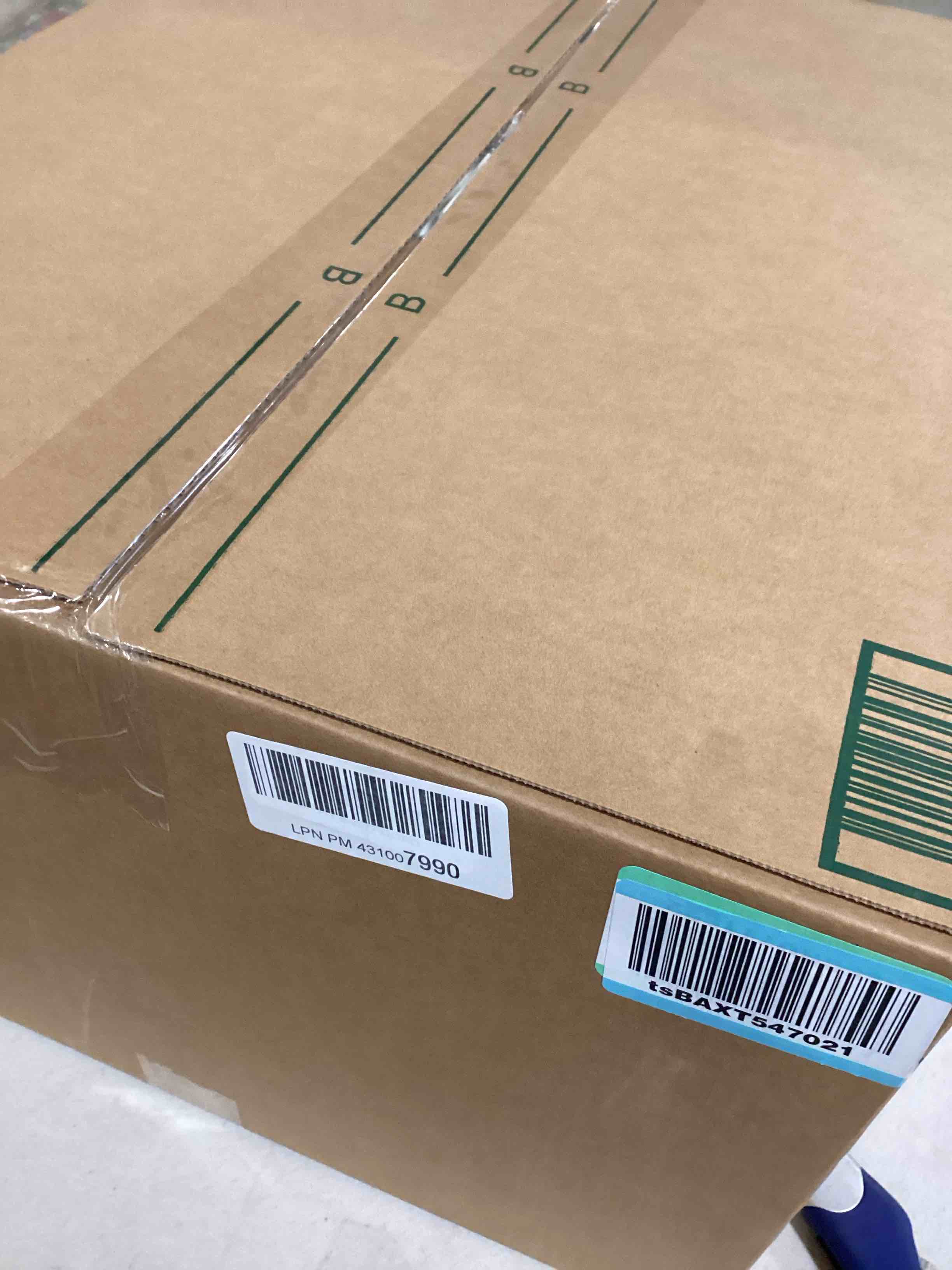https://s3.amazonaws.com/lotting-images-prod/bidfta/RED6655006_1728130942387.jpeg