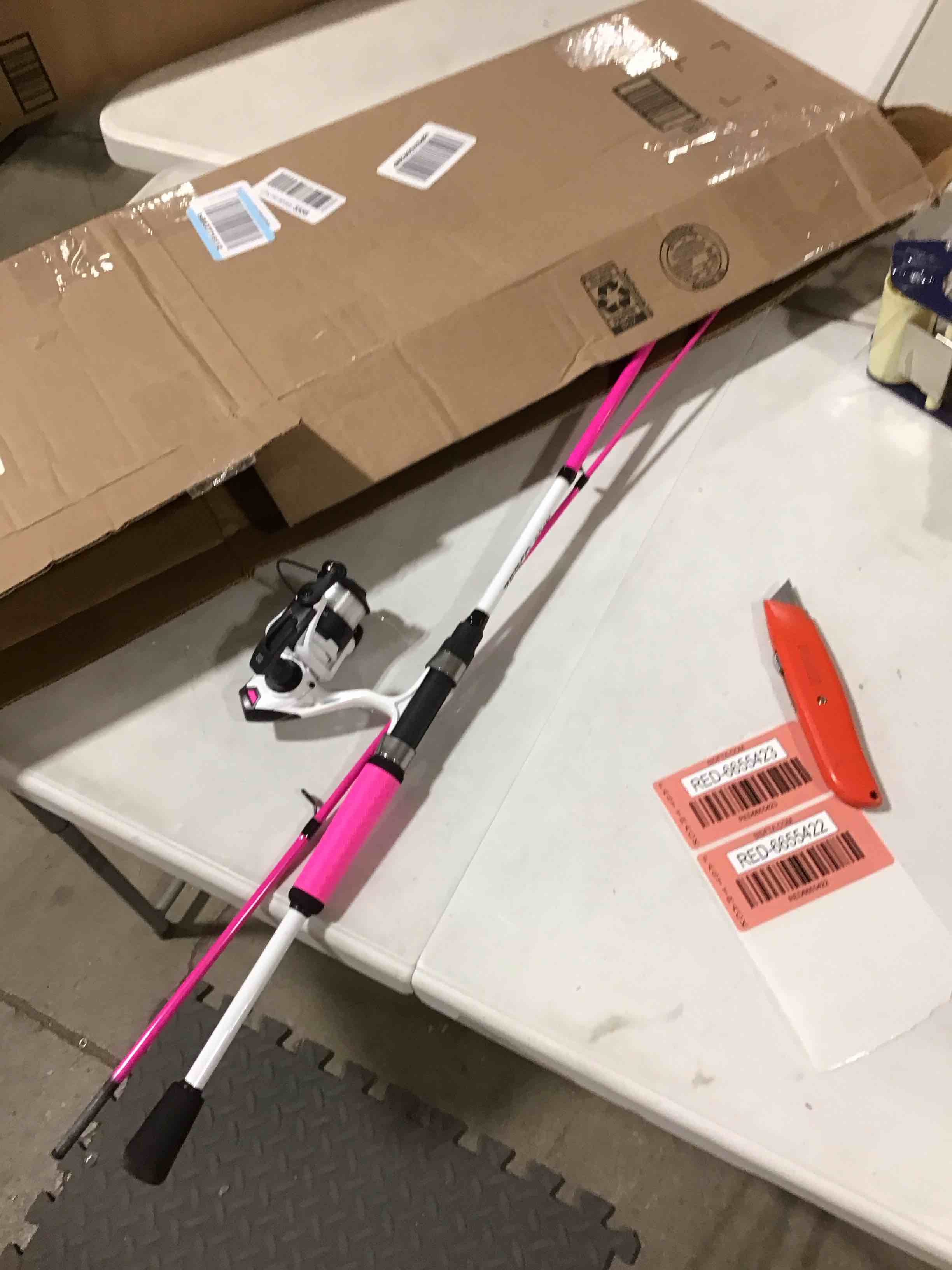 https://s3.amazonaws.com/lotting-images-prod/bidfta/RED6655422_1728906891603.jpeg