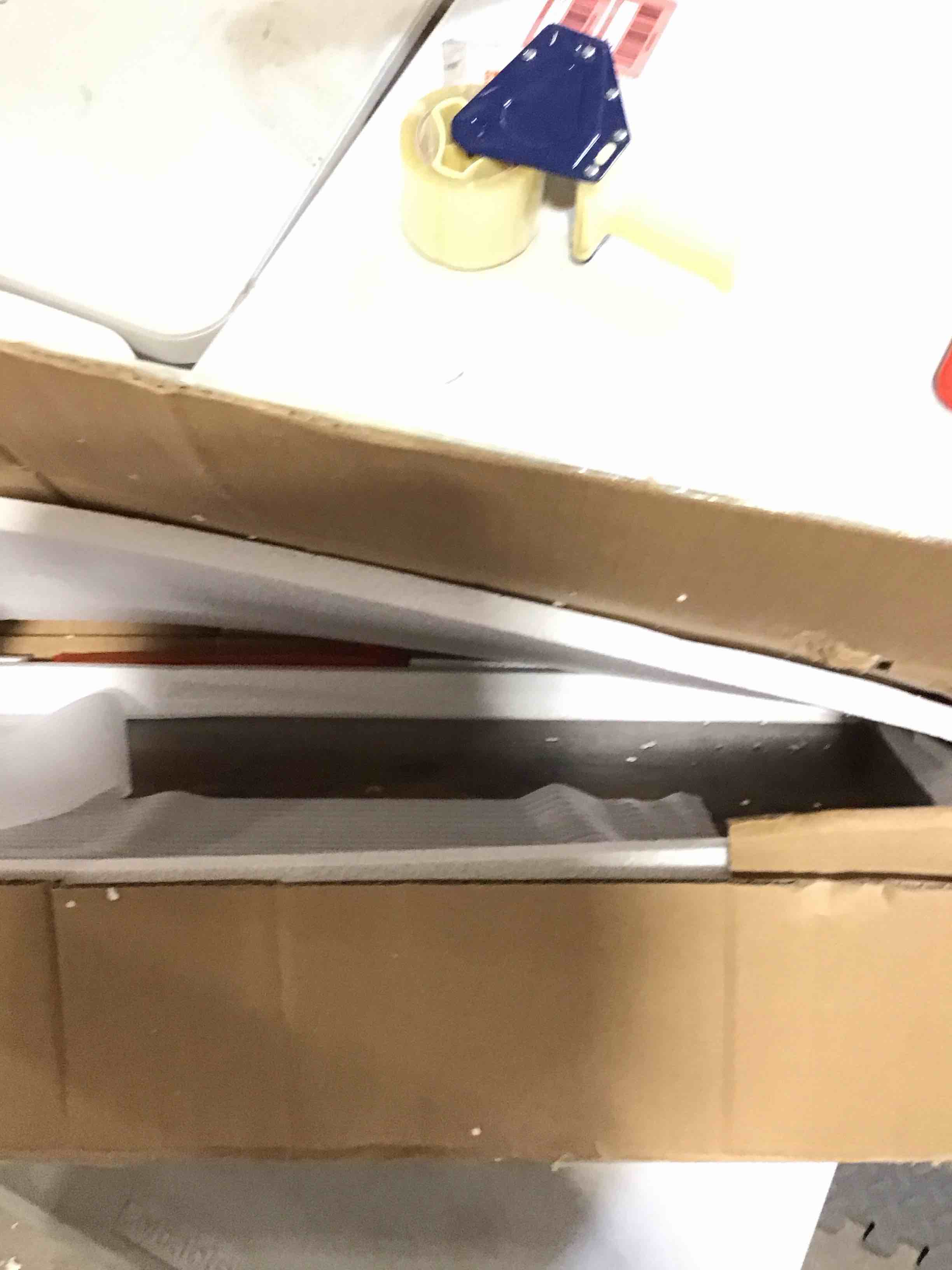 https://s3.amazonaws.com/lotting-images-prod/bidfta/RED6655472_1728921362832.jpeg