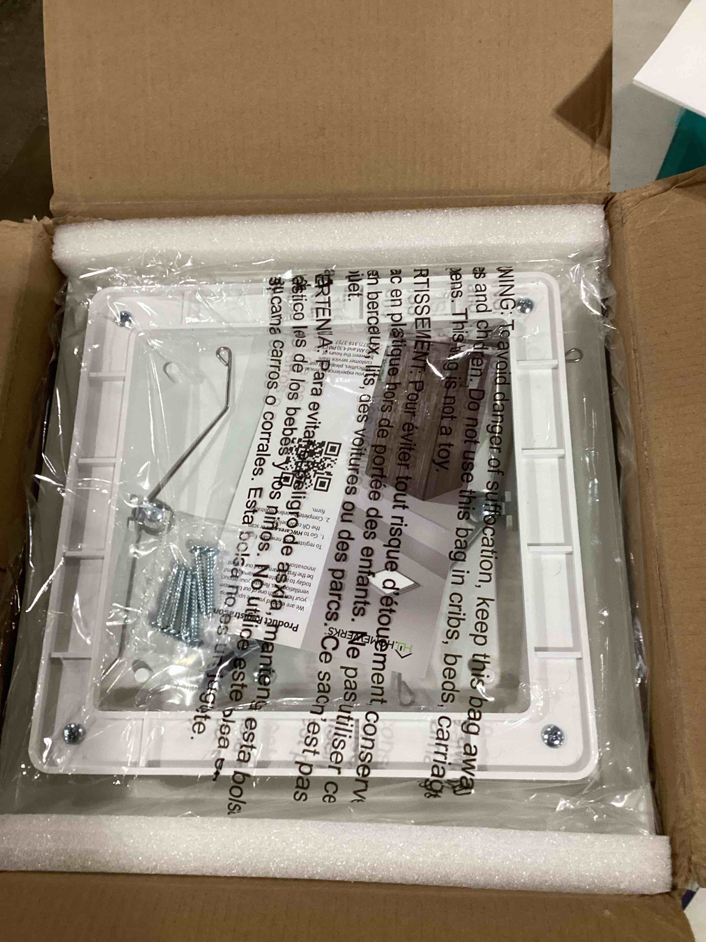 https://s3.amazonaws.com/lotting-images-prod/bidfta/RED6655549_1728992904935.jpeg