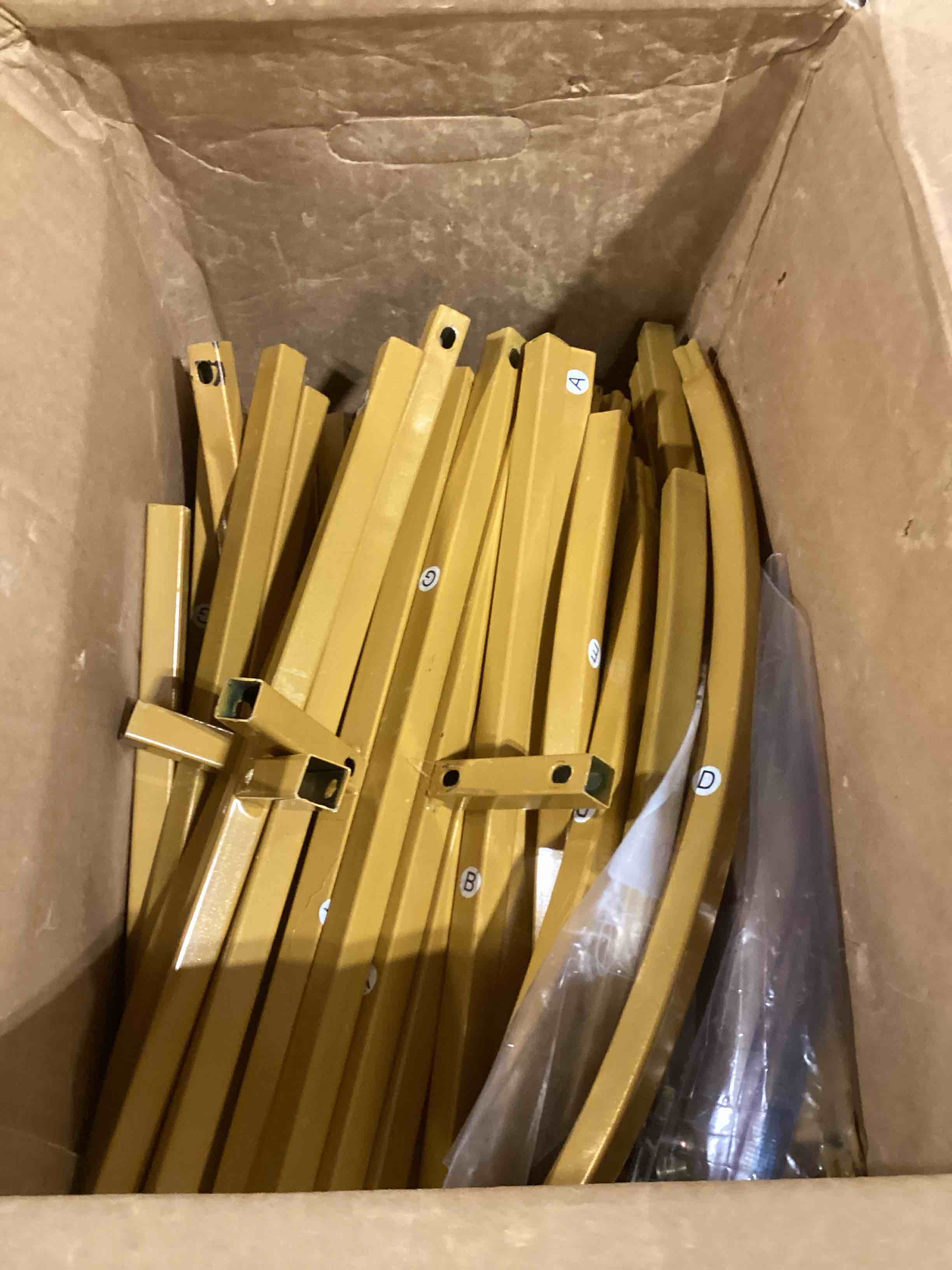 https://s3.amazonaws.com/lotting-images-prod/bidfta/RED6655614_1728996872927.jpeg