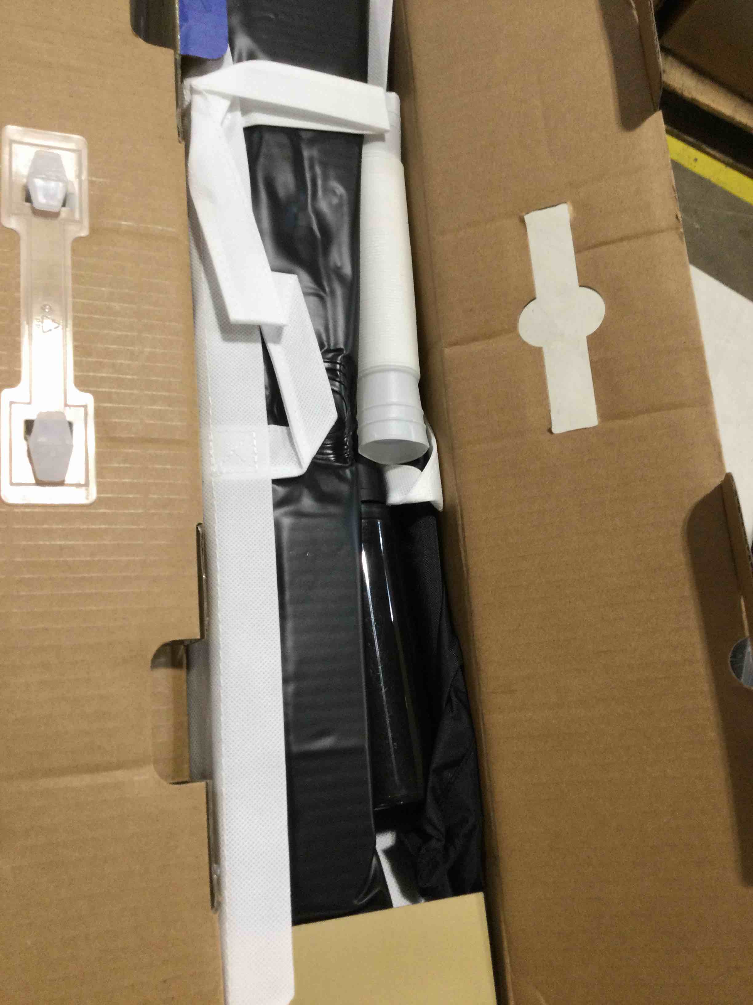 https://s3.amazonaws.com/lotting-images-prod/bidfta/RED6655926_1729262986948.jpeg